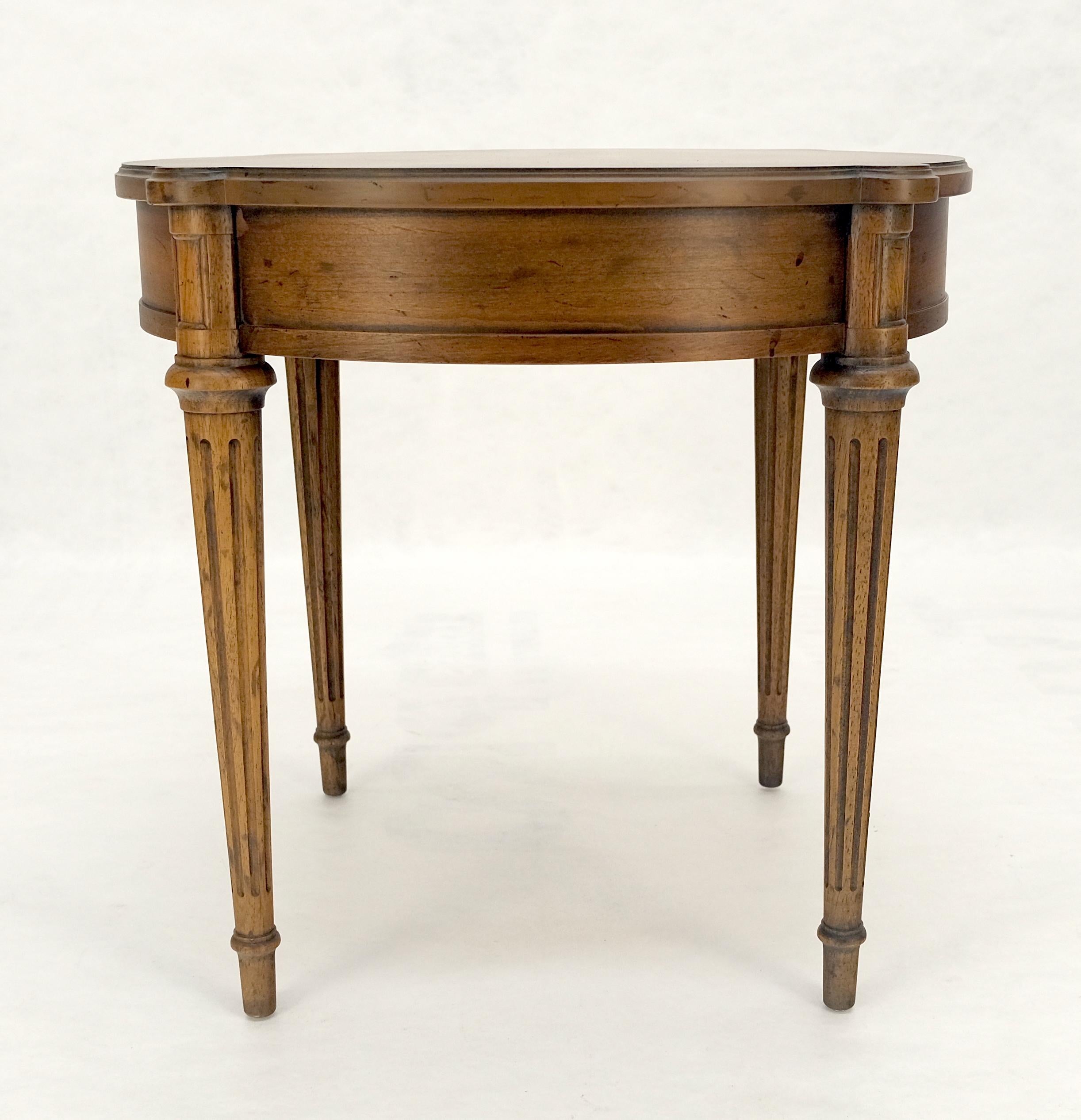 Lacquered Heritage Henredon Round Fruitwood Lamp Side Table on Tapered Legs MINT For Sale
