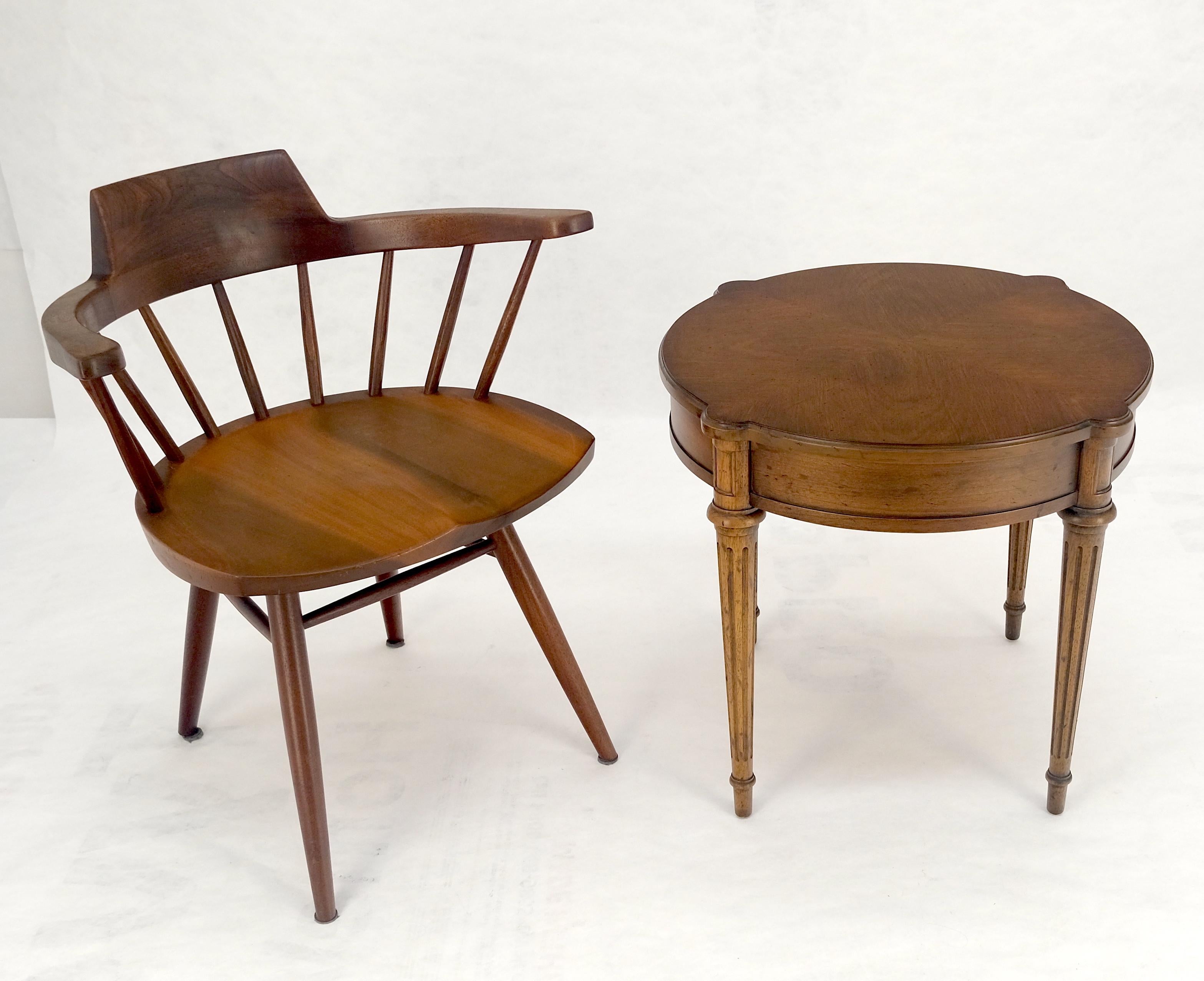 Heritage Henredon Round Fruitwood Lamp Side Table on Tapered Legs MINT For Sale 1
