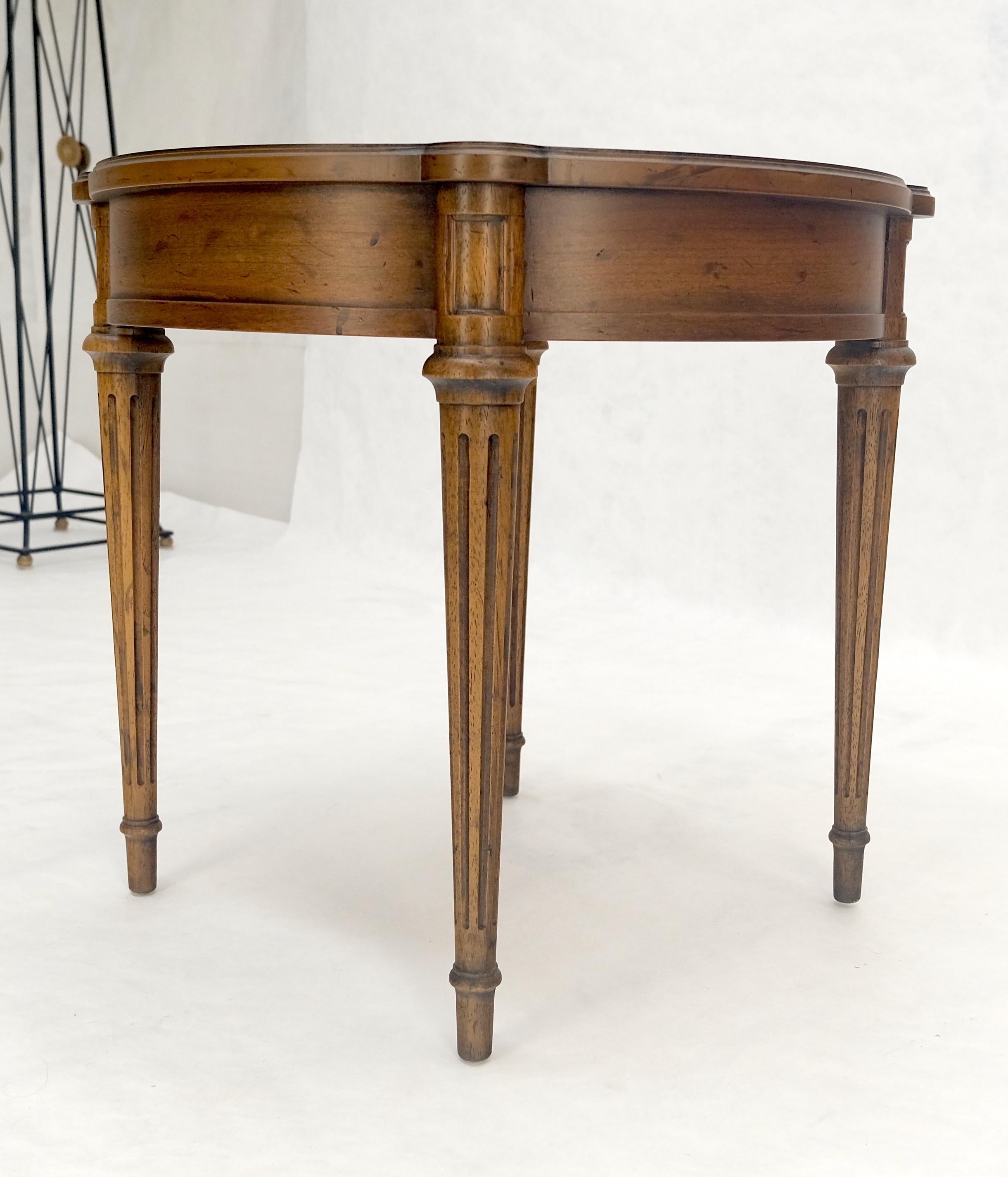 Heritage Henredon Round Fruitwood Lamp Side Table on Tapered Legs MINT For Sale 3