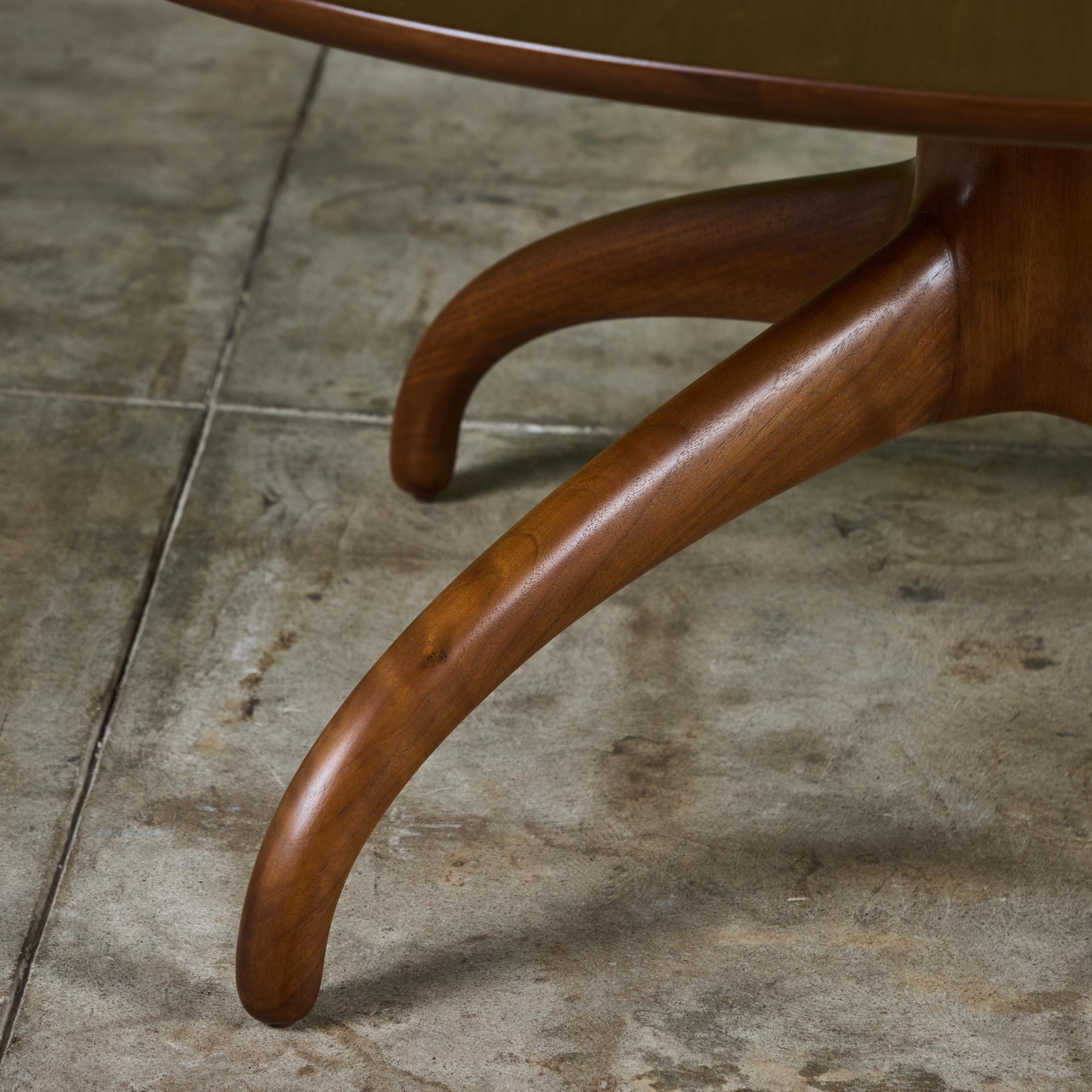 Table basse en noyer sculpté Héritage-Henredon en vente 7