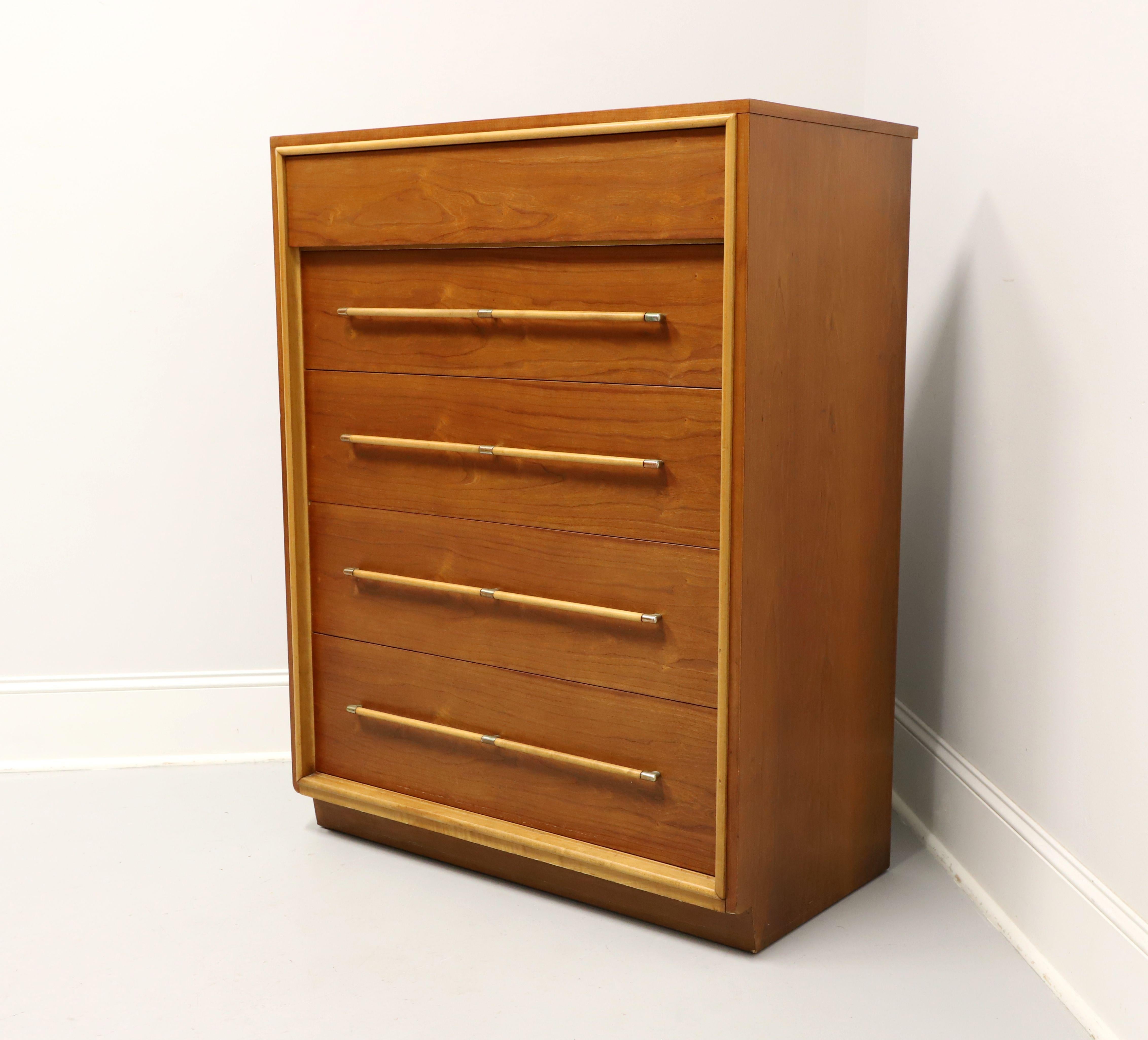 Mid-Century Modern HERITAGE HENREDON Walnut Mid 20th Century Chest of Drawers For Sale
