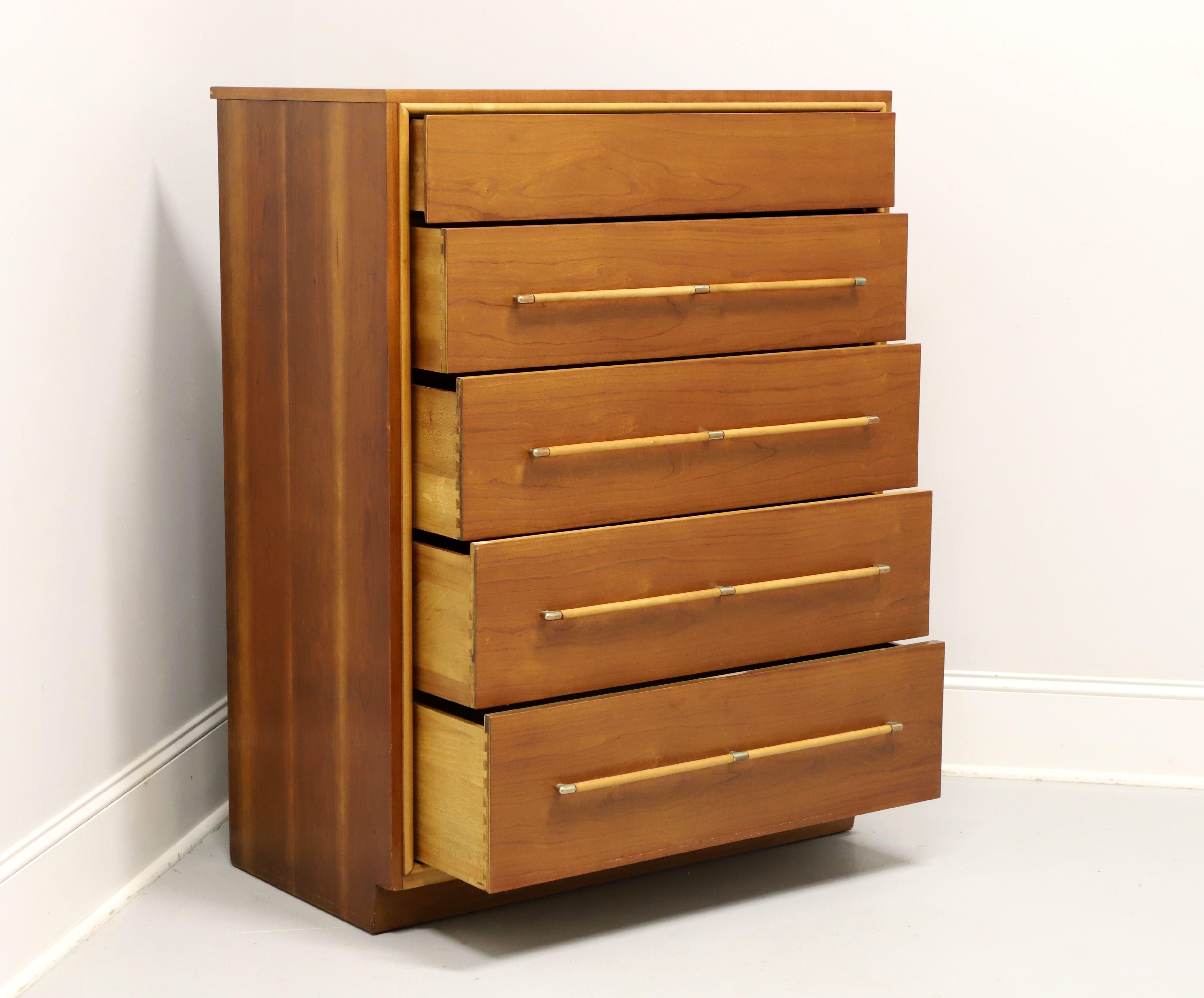 HERITAGE HENREDON Walnut Mid 20th Century Chest of Drawers In Good Condition For Sale In Charlotte, NC