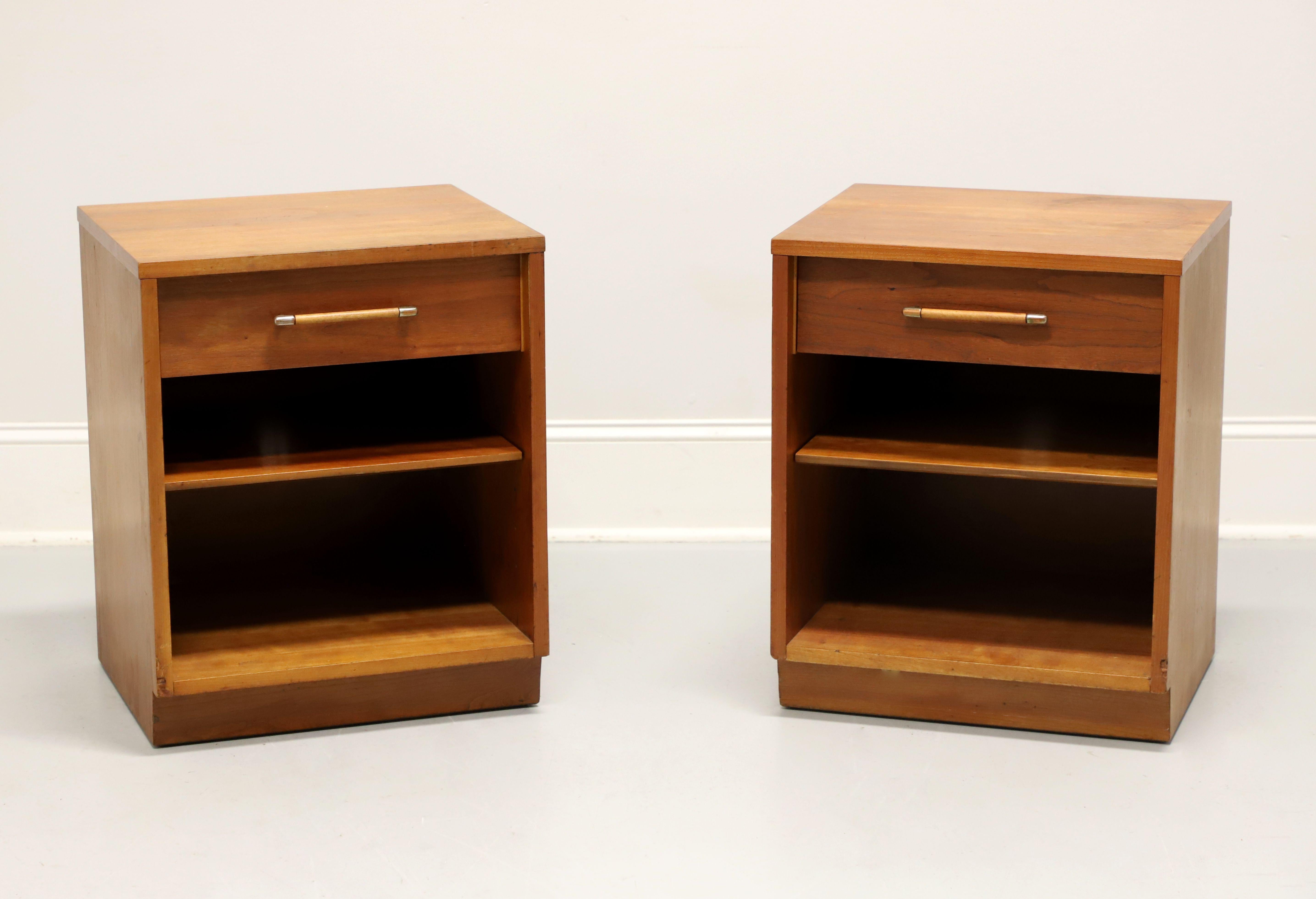 A pair of Mid 20th Century Modern style nightstands by Heritage Henredon, a collaboration between Henredon and Drexel Heritage. Walnut with brass & walnut hardware, solid edge to the top, and a solid base. Features one drawer of dovetail
