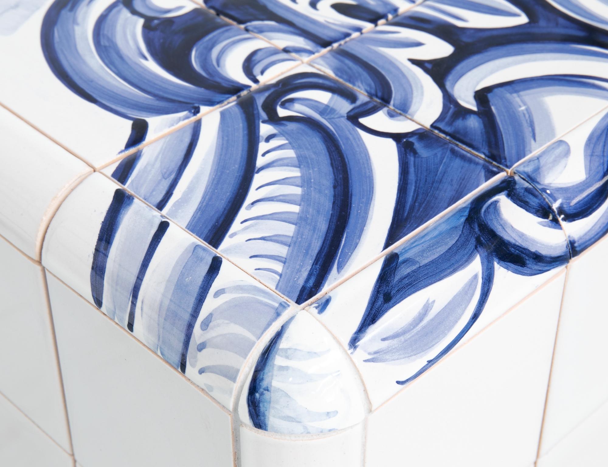 Heritage Nightstand - Hand-Painted Tiles - Gold Plated & Brass - Boca do Lobo In New Condition For Sale In Rio Tinto, PT