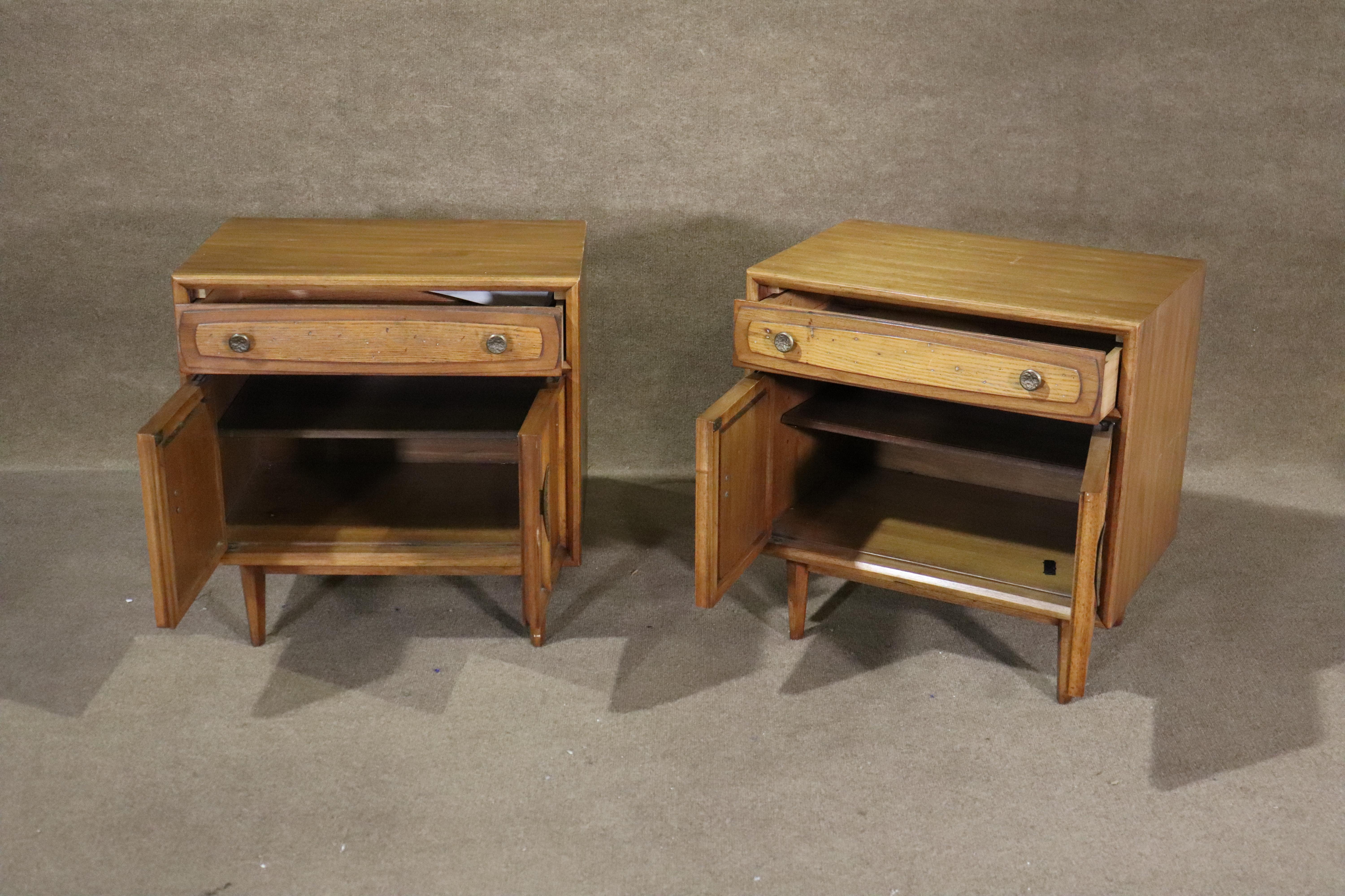Vintage nightstands in walnut wood with brutalist style metal handles. Made by Heritage for their Perennian Collection. Single drawer and two door cabinet storage.
Please confirm location NY or NJ.