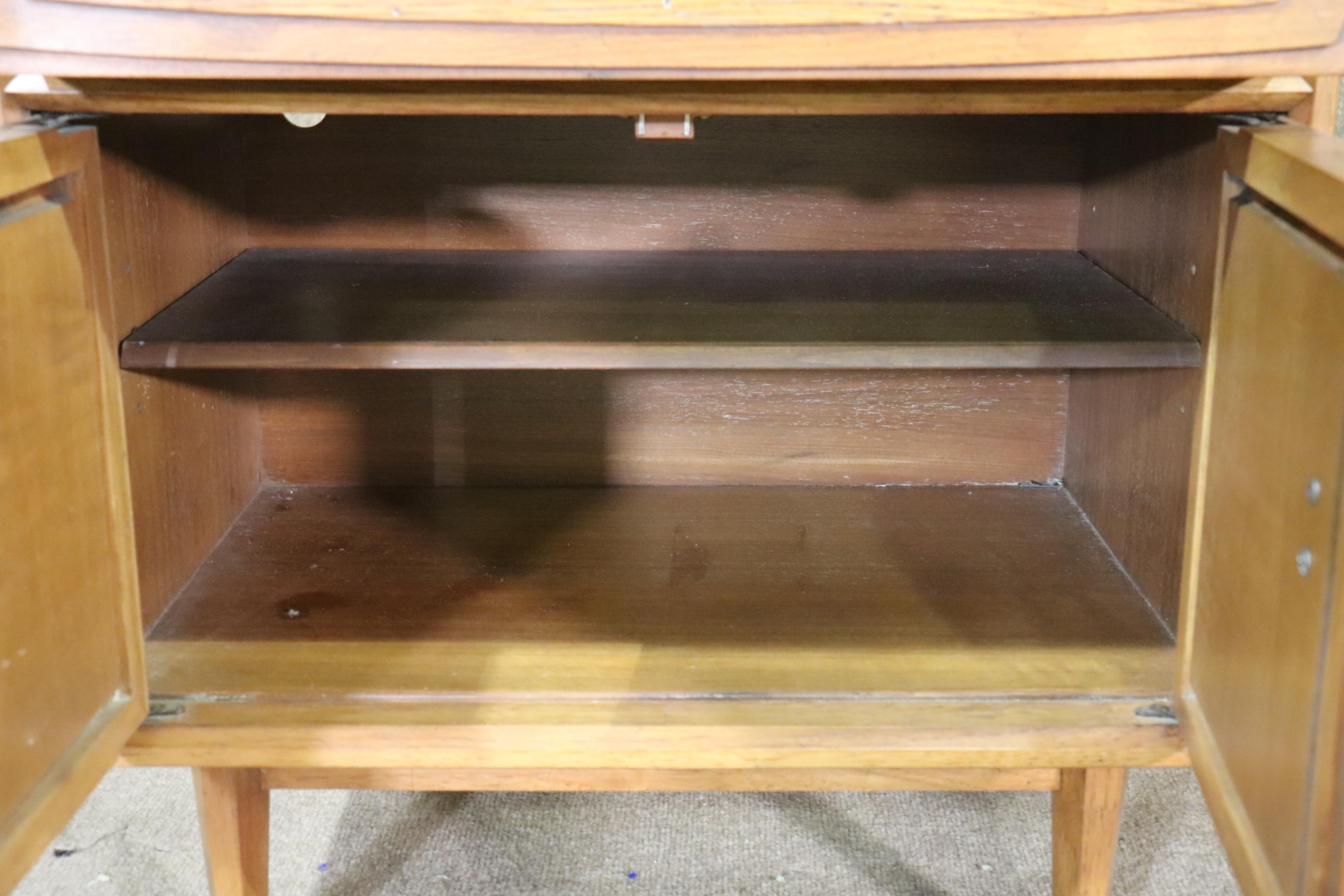 Heritage 'Perennian Collection' End Tables w/ Storage In Good Condition For Sale In Brooklyn, NY