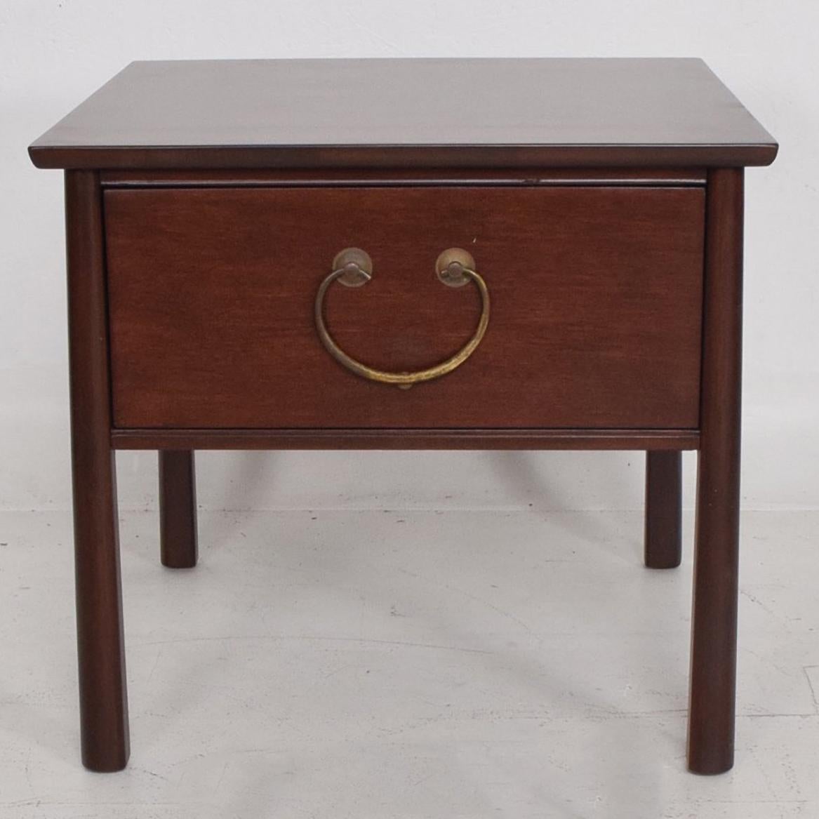 For your consideration a beautiful side table in mahogany wood with decorative brass pull,

USA, circa 1950s. Stamped HERITAGE.

Measure: 23 1/4" T x 25" D x 25" W 

