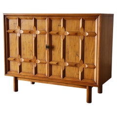 Designerschrank aus Nussbaum und Eiche Heritage mit geformter Front