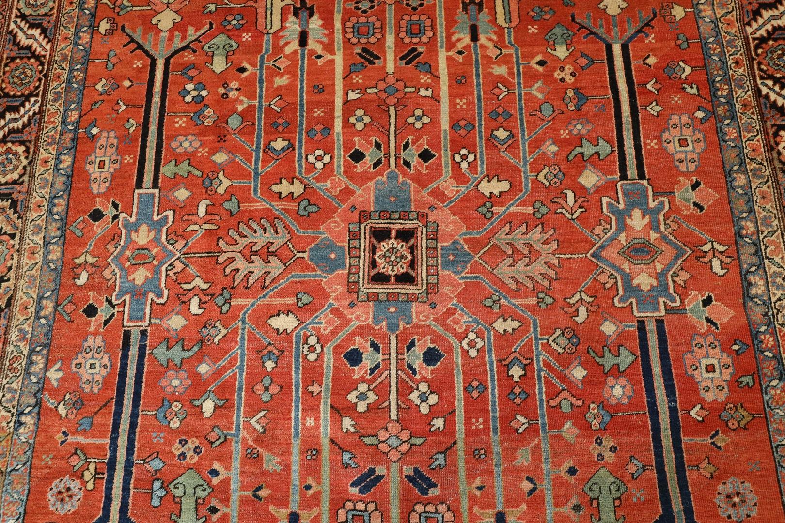 Hand-Knotted Heriz Antique rug Gallery-Size - 8'8
