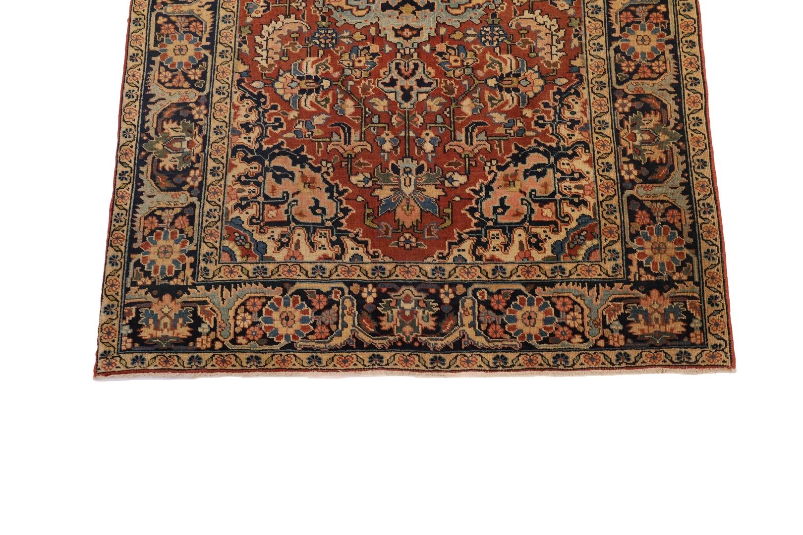 Antiker Heriz-Teppich, rot, hellblau, marineblau, 6 x 9 (Persisch) im Angebot