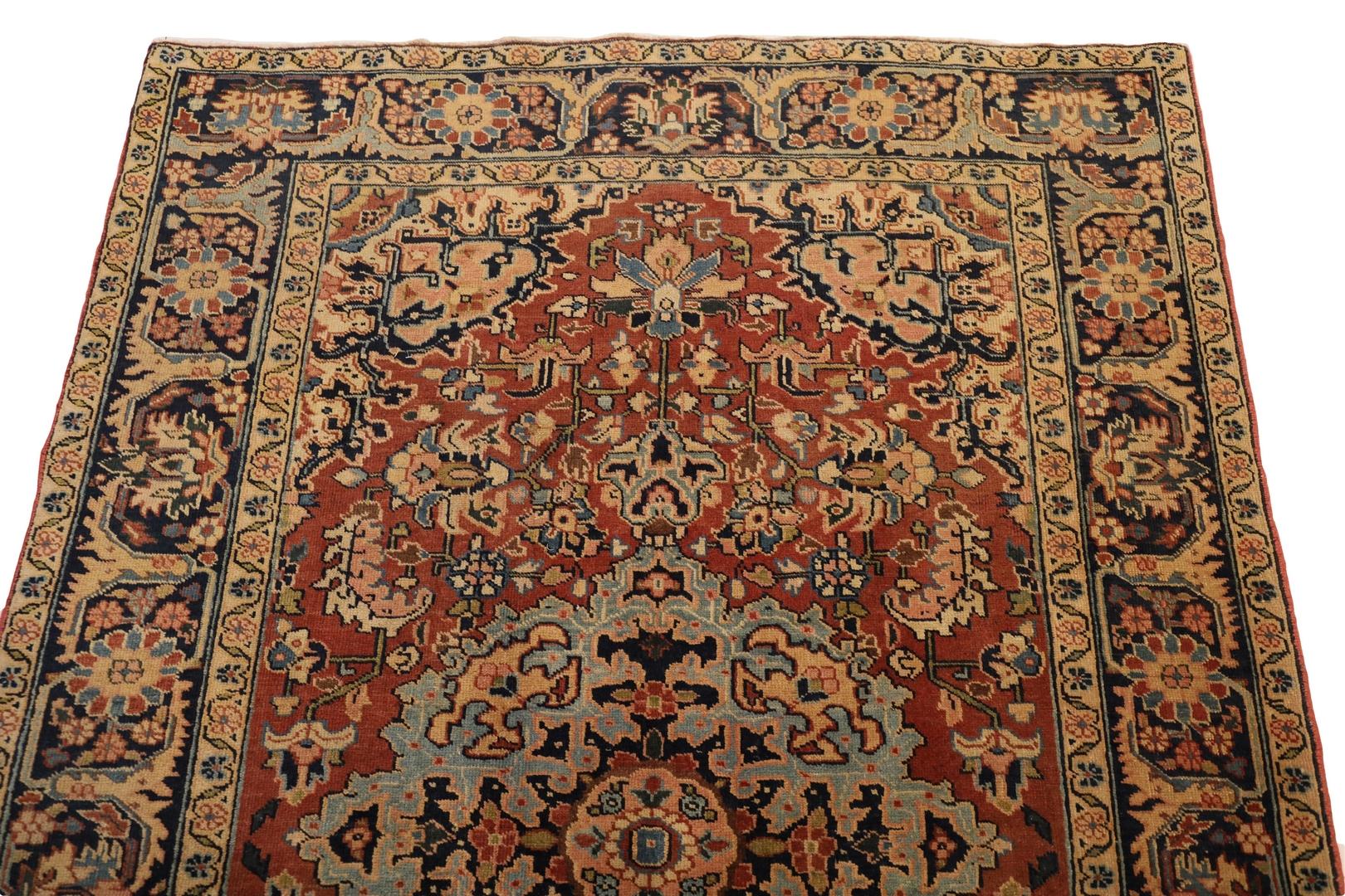 Heriz Antique Rug, Red Light-Blue Navy - 6 x 9 In Good Condition For Sale In New York, NY
