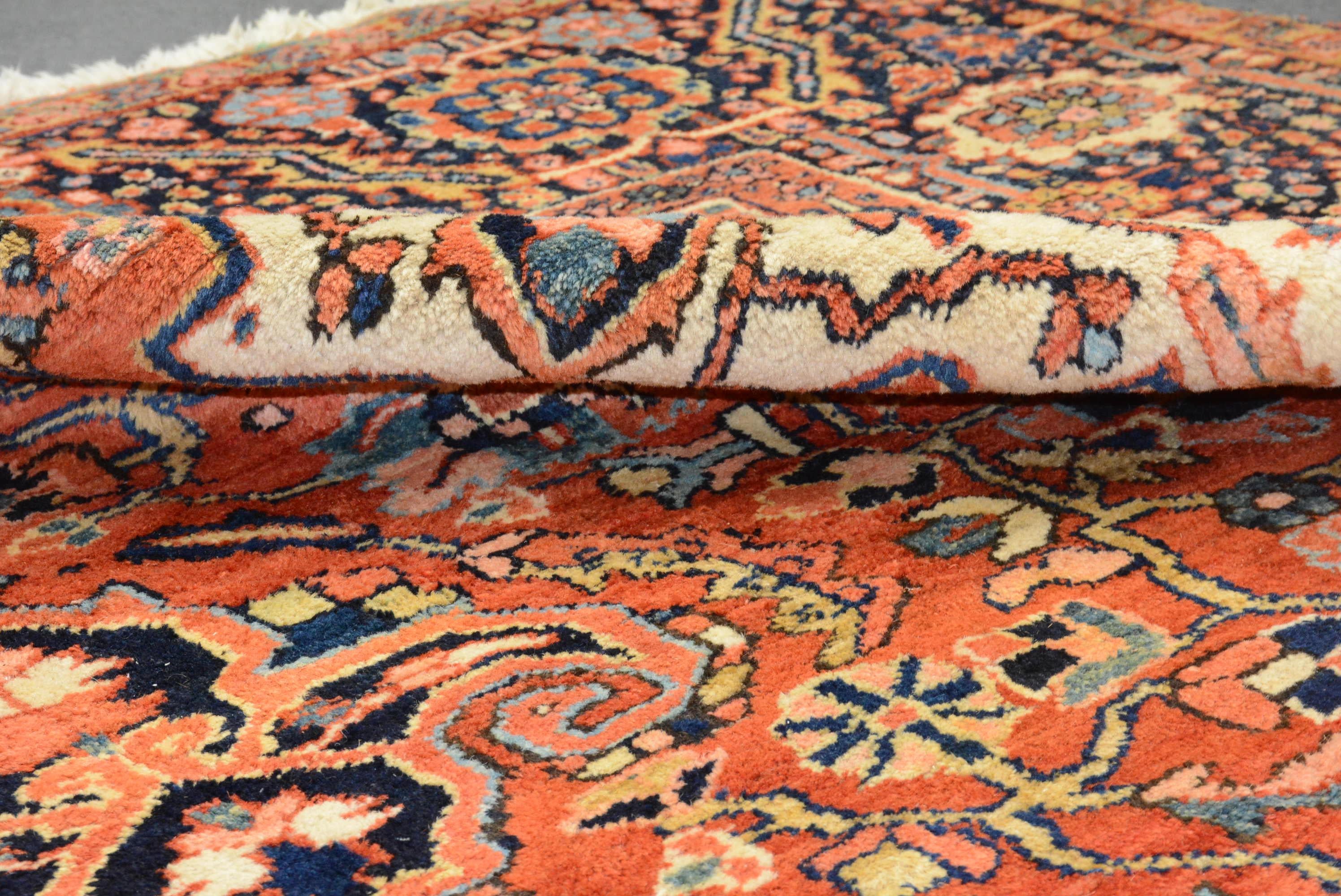 Heriz Carpet In Excellent Condition For Sale In Closter, NJ