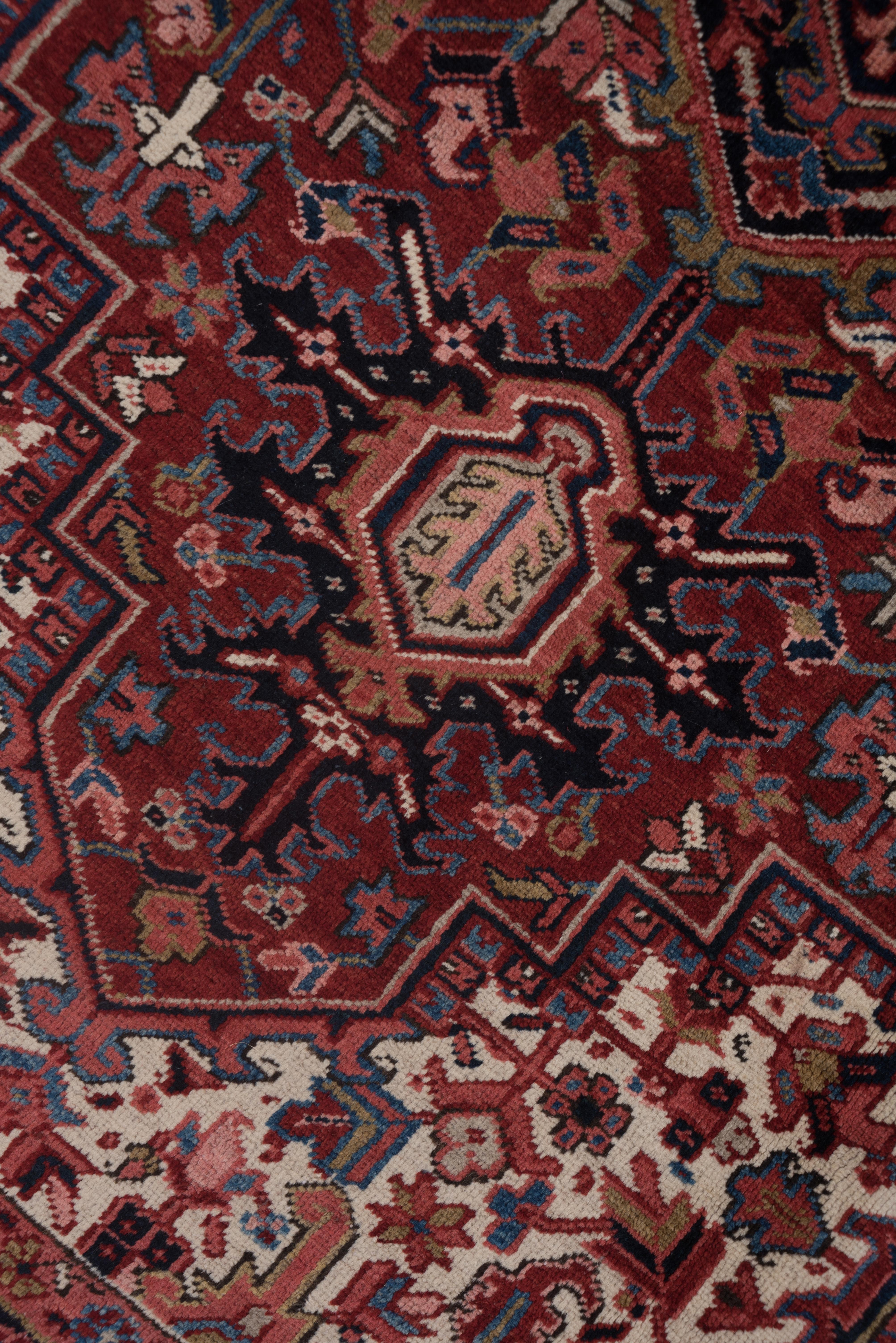 Heriz Carpet, Red Field, circa 1930s In Good Condition For Sale In New York, NY
