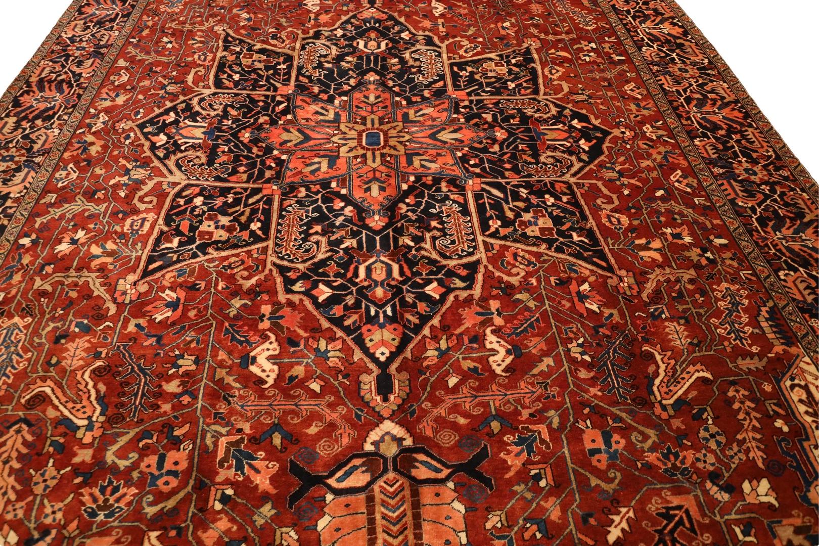 Heriz Room-Size Antique Rug - 11'5