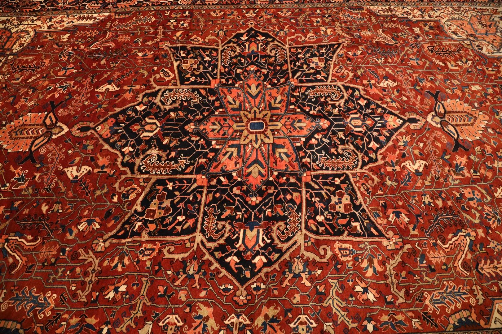 Wool Heriz Room-Size Antique Rug - 11'5