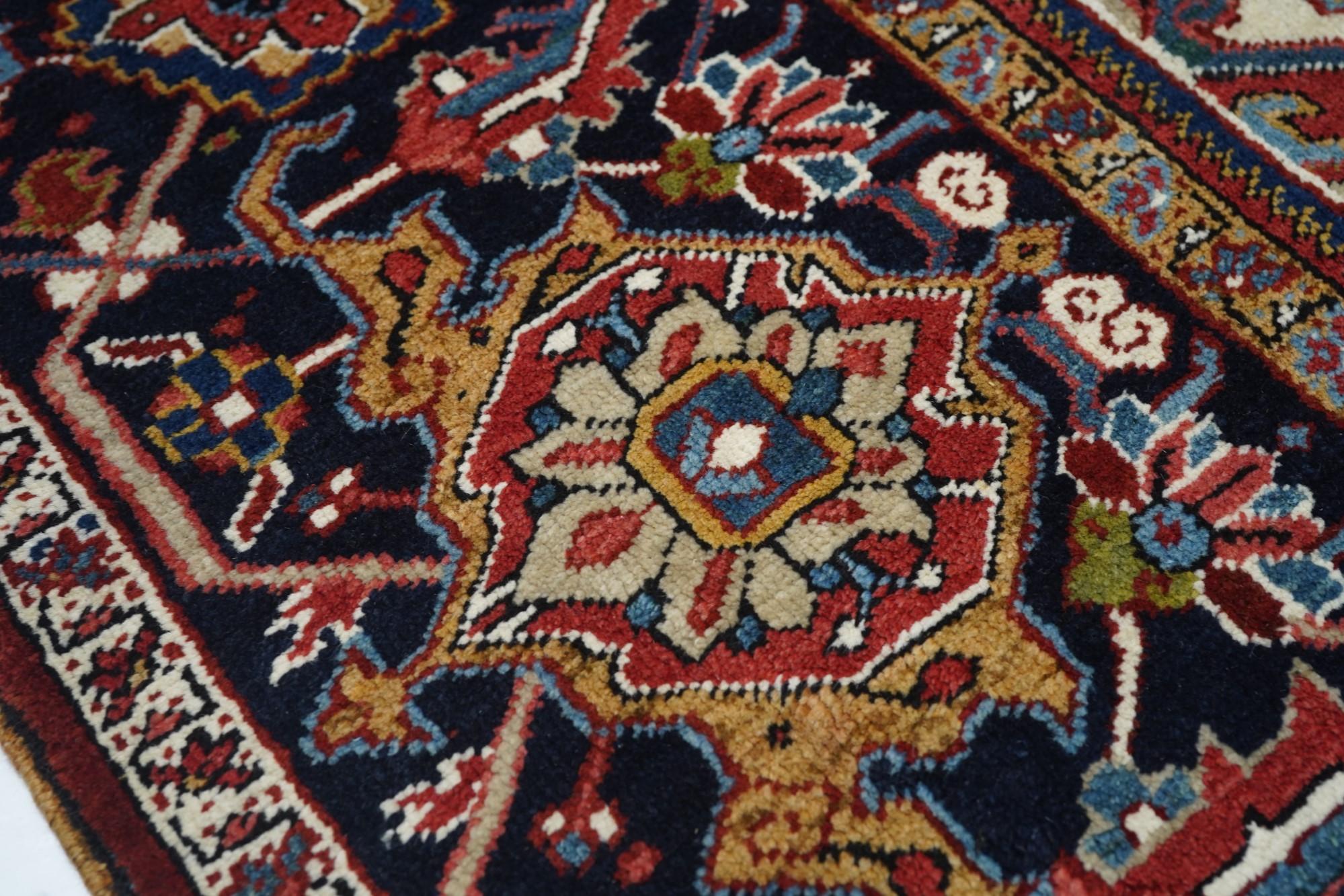 Vintage Heriz Rug 11'6'' x 14'1'' In Excellent Condition For Sale In New York, NY