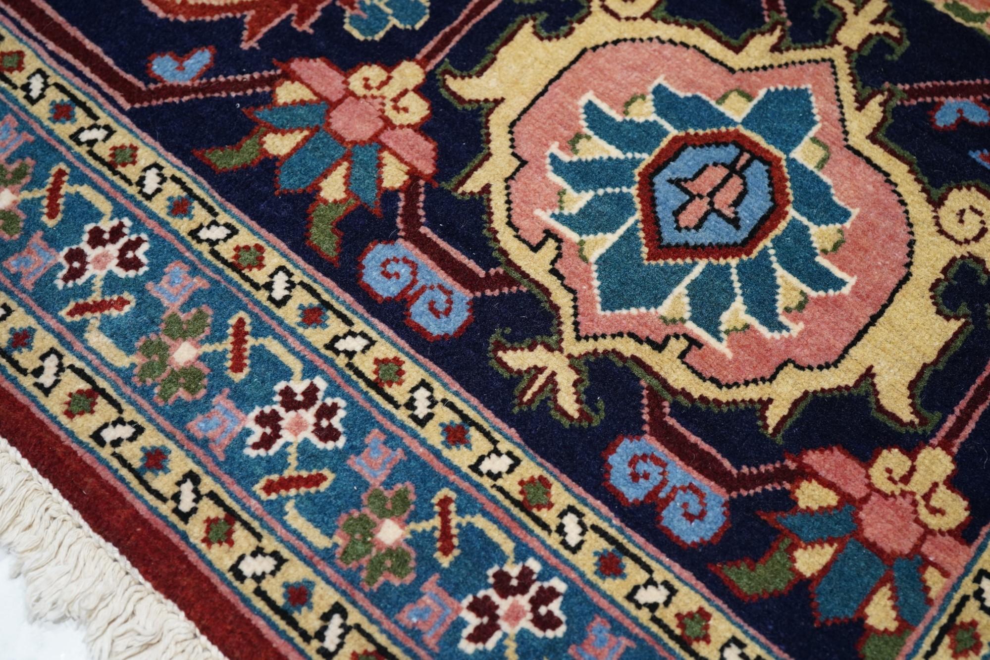 Vintage Heriz Rug 13'2'' x 19'6'' In Excellent Condition For Sale In New York, NY