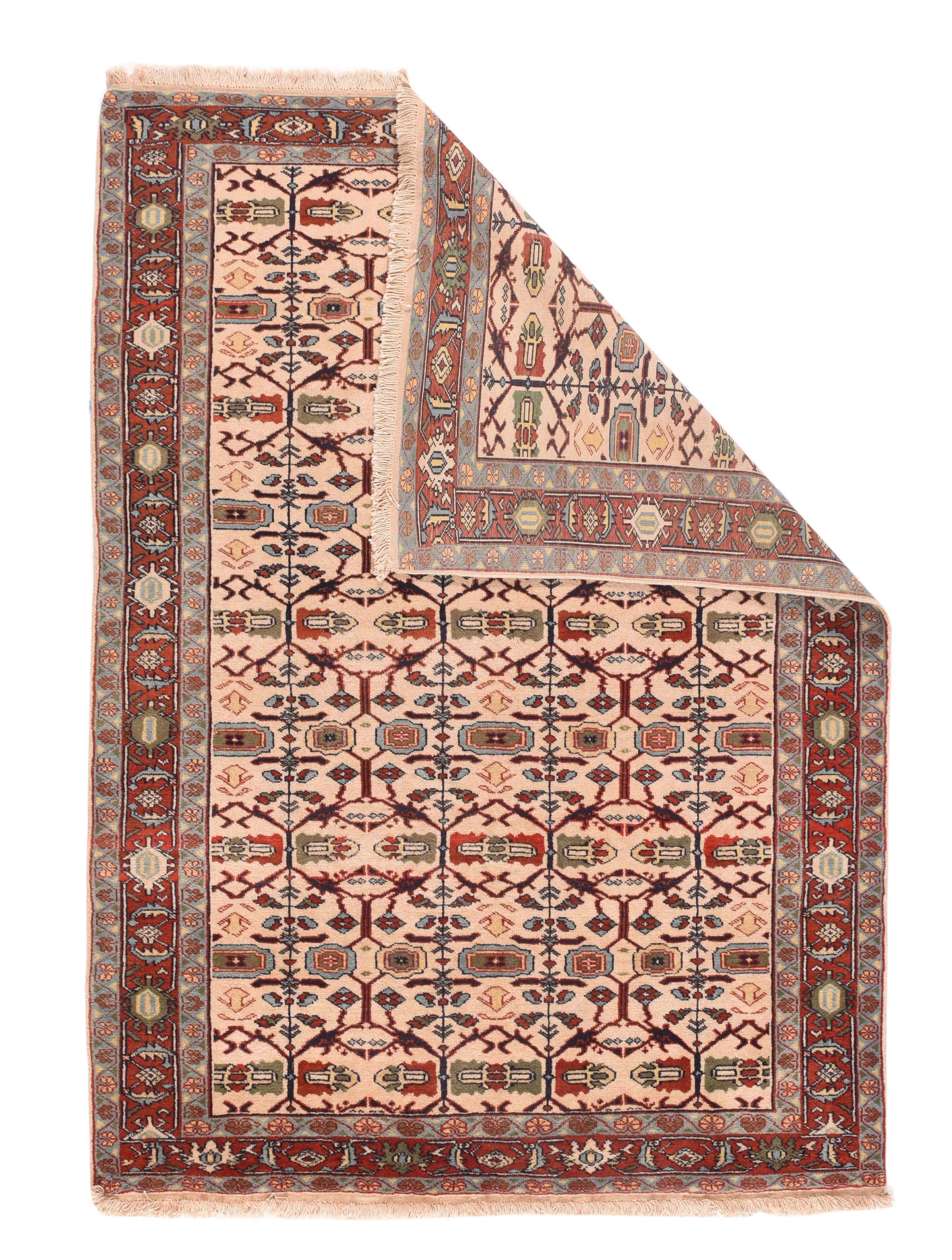 Heriz Teppich 4'11'' x 6'9''. Die zahlreichen Teppiche des berühmten nordwestpersischen Webereibezirks, von kleinen Streuteppichen bis zu riesigen Teppichen und einigen Läufern, in halbgeometrischen Medaillon-, Zentral- und strengen Allover-Mustern,