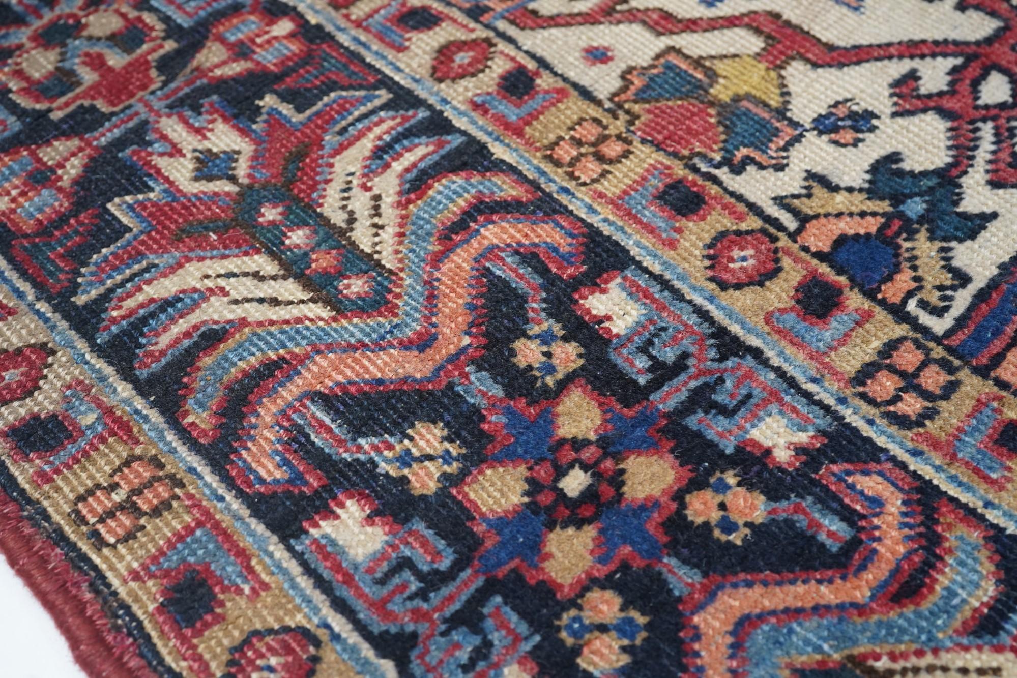 Heriz Rug 5'7'' x 6'5'' In Excellent Condition For Sale In New York, NY