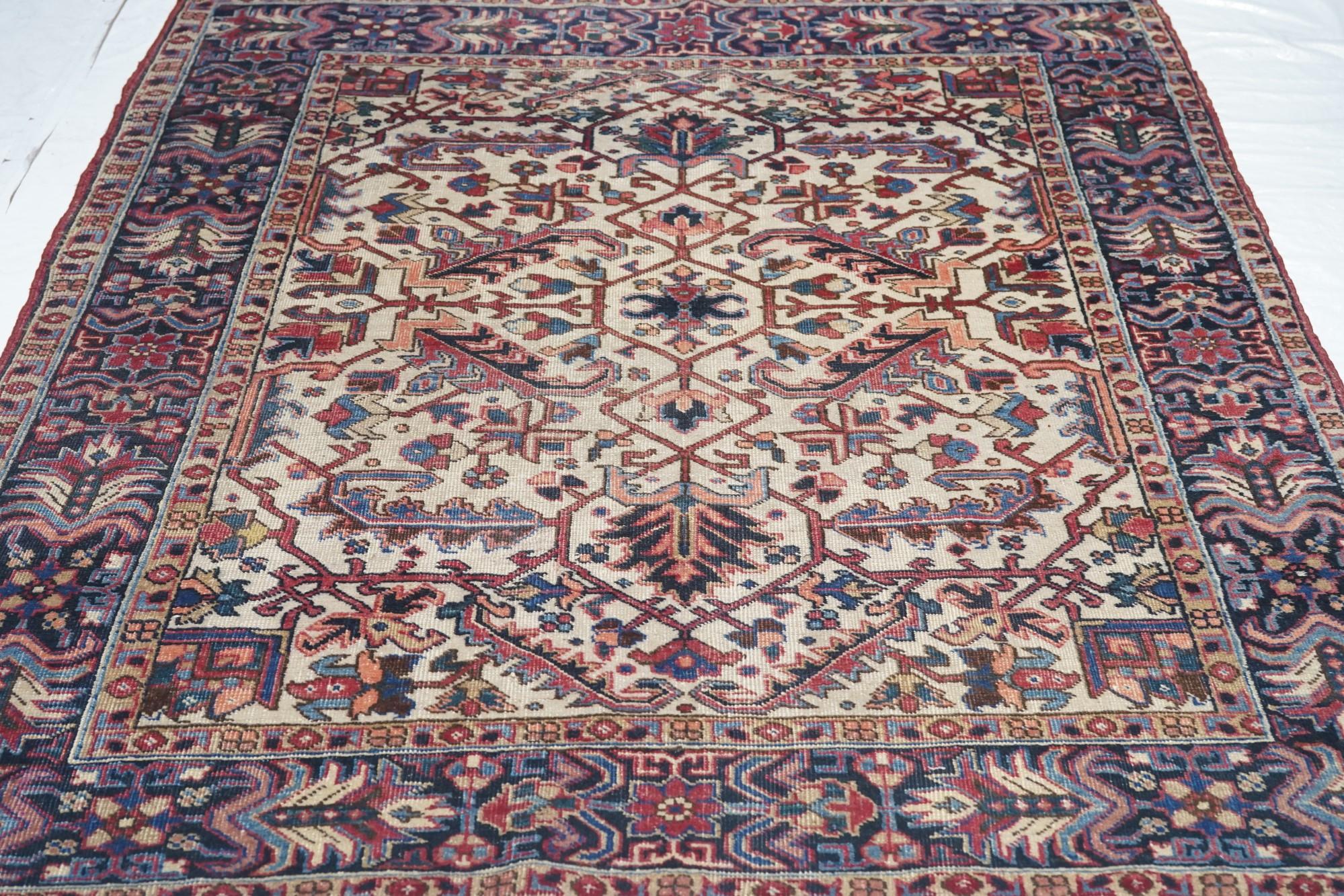 Tappeto Vintage Heriz 5'7'' x 6'5'' in vendita 1
