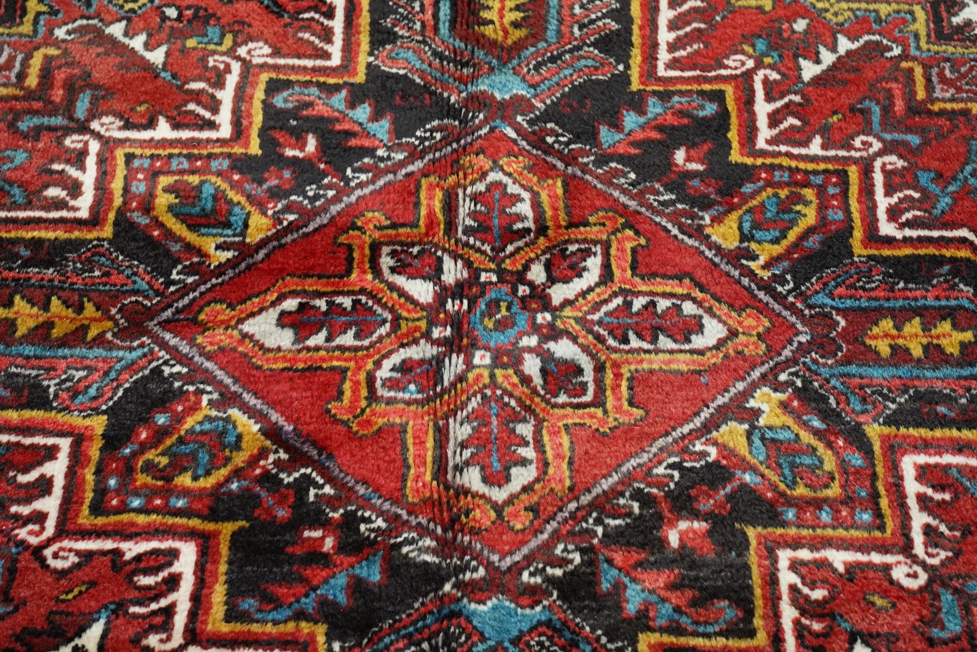 Heriz Rug In Excellent Condition For Sale In New York, NY