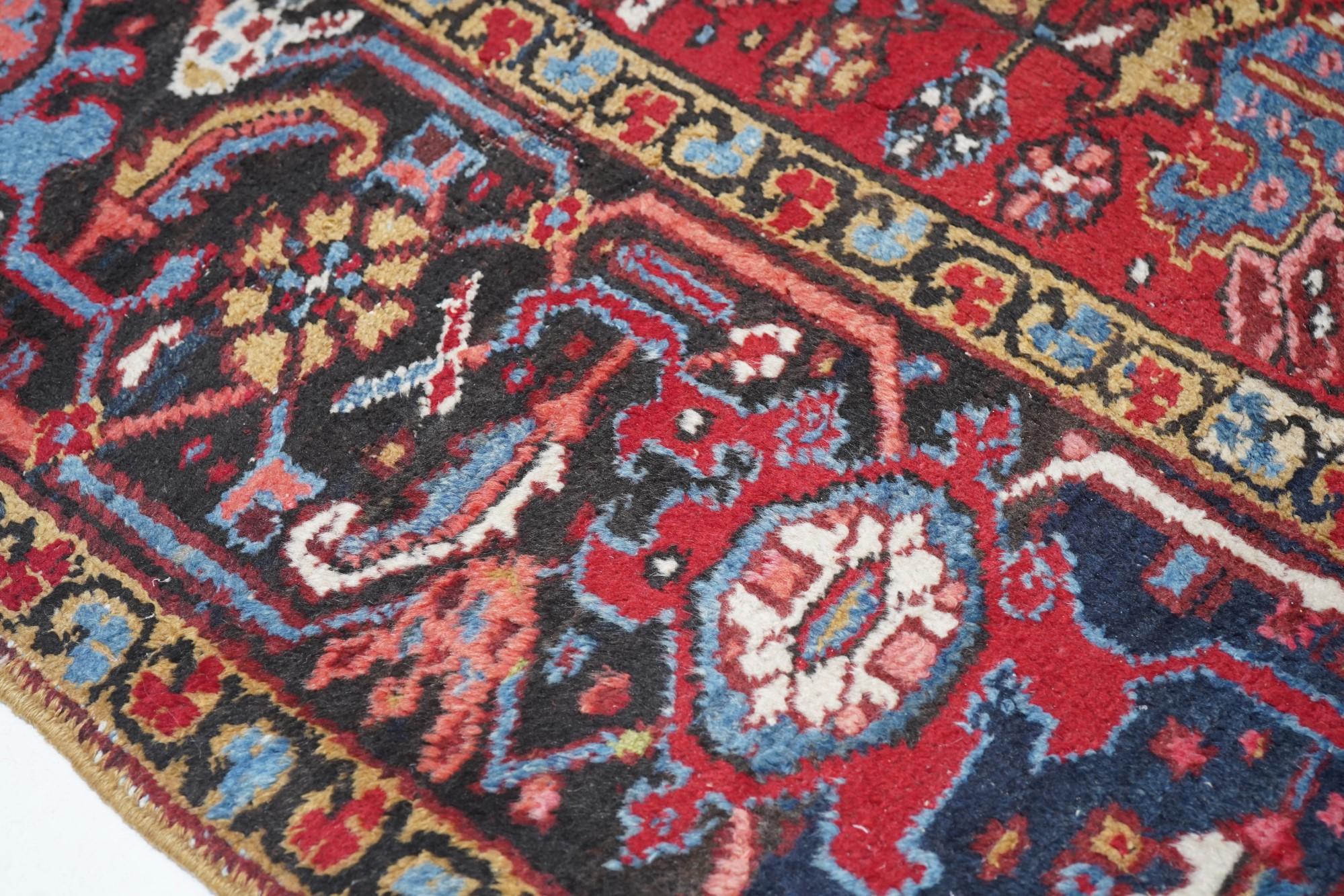 Vintage Heriz Rug 8'0'' x 10'3'' In Excellent Condition For Sale In New York, NY