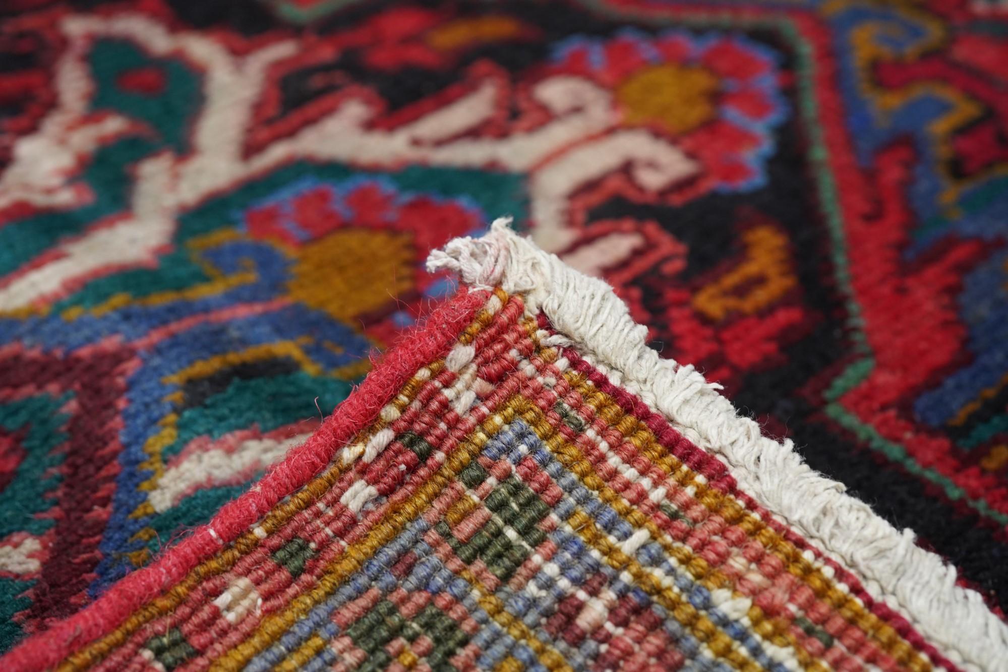 Vintage Heriz Rug 8'0'' x 11'6'' For Sale 4