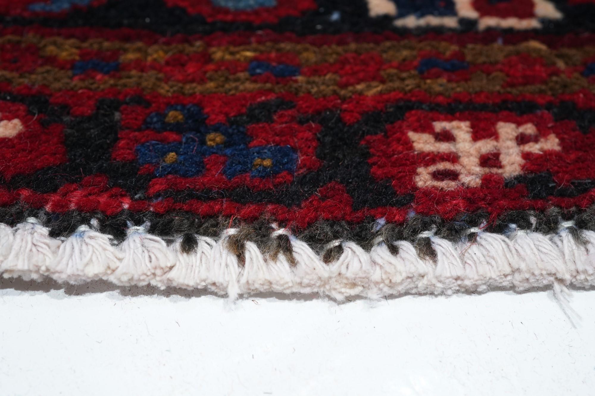 Vintage Heriz Rug 8'0'' x 11'8'' In Excellent Condition For Sale In New York, NY
