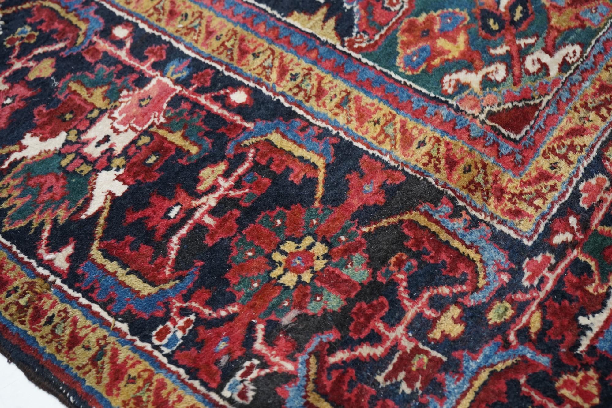 Heriz Rug In Excellent Condition For Sale In New York, NY