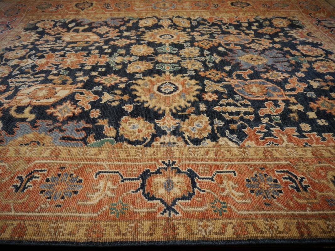 Magnifique tapis Heriz de l'Inde - Collection Djoharian

Les tapis Heriz sont principalement fabriqués en laine fine filée à la main, 

Ce tapis a été réalisé avec un design traditionnel décoratif. Le style rappelle les tapis Karaja, Gerawan,