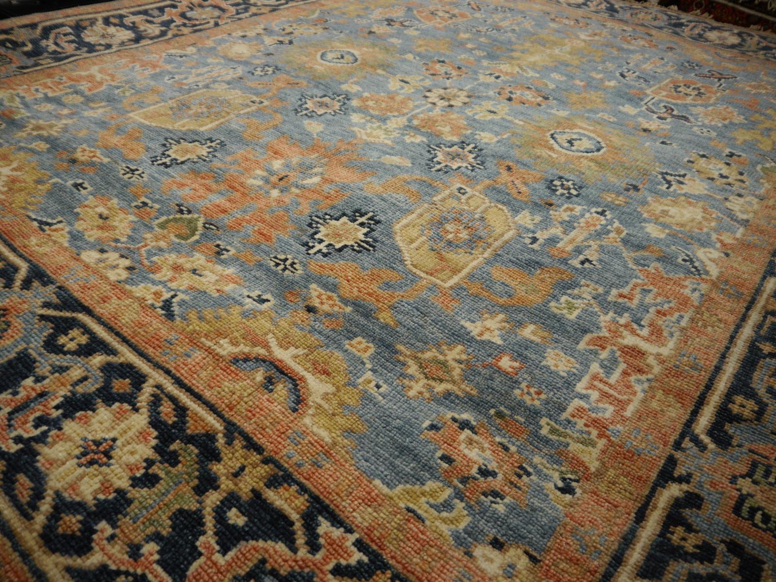 Heriz Rug hand-knotted low wool pile vintage look 8 x 10 ft from India For Sale 6