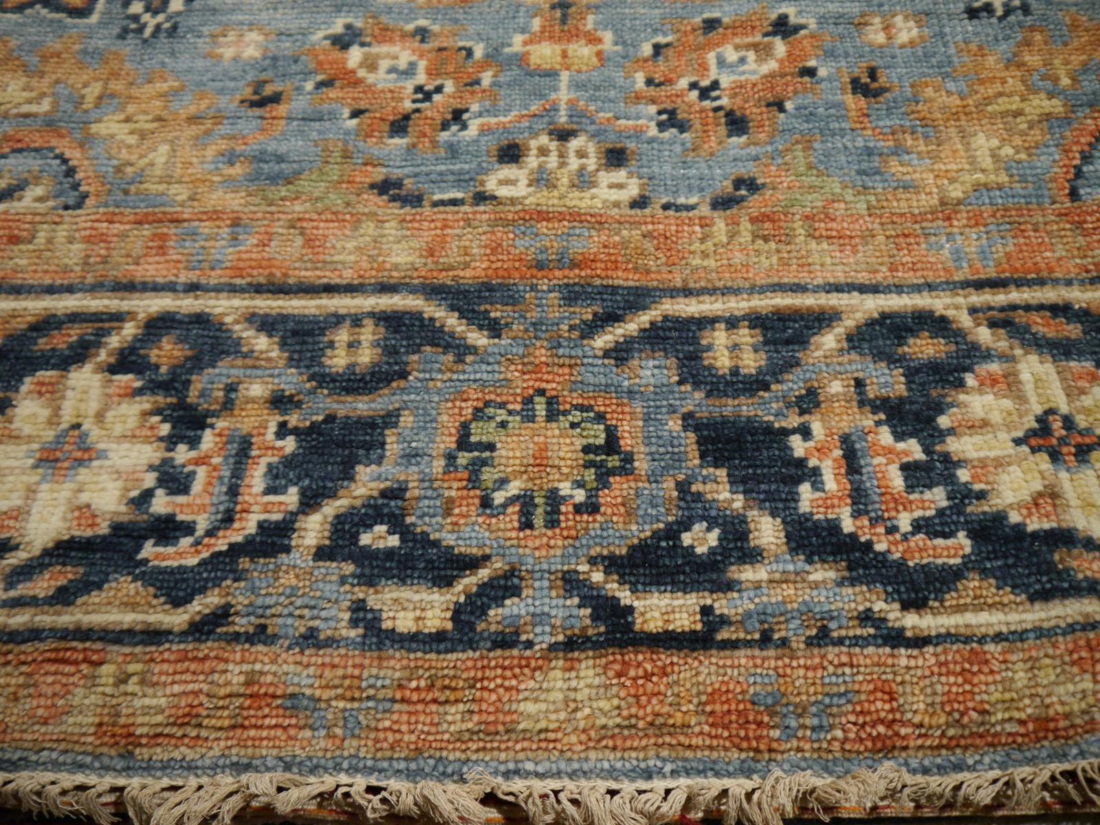 Handgeknüpfter Heriz-Teppich mit niedrigem Wollflor im Vintage-Look 8 x 10 Fuß aus Indien (Indisch) im Angebot
