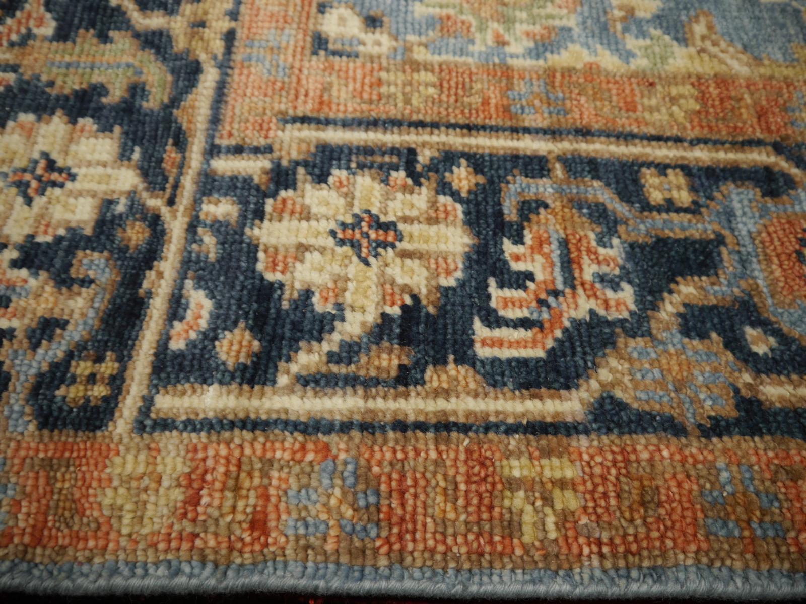 Wool Heriz Rug hand-knotted low wool pile vintage look 8 x 10 ft from India For Sale