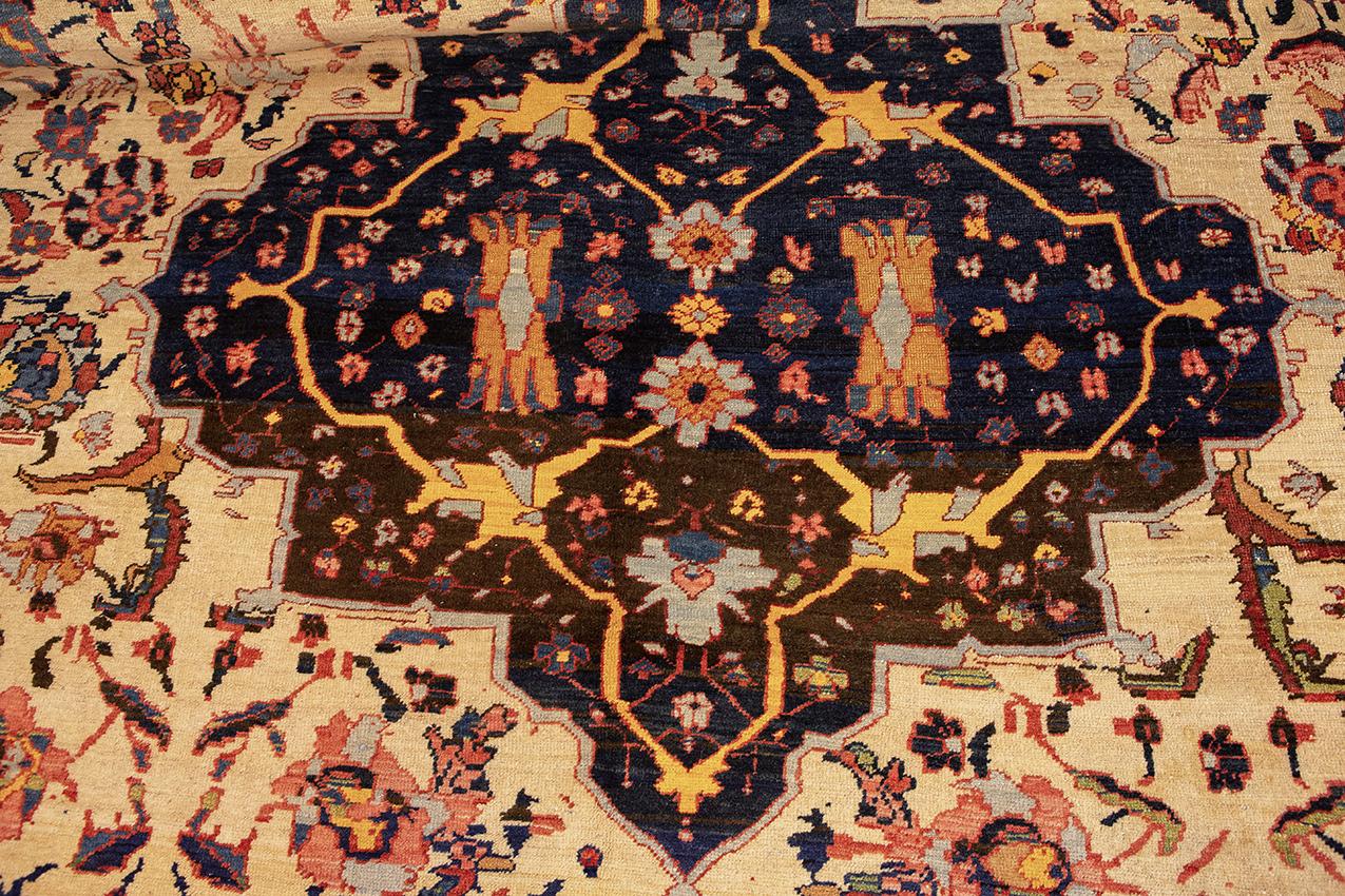 Übergroßer Heriz-Teppich in ungewöhnlichem Design im Zustand „Gut“ im Angebot in Ferrara, IT