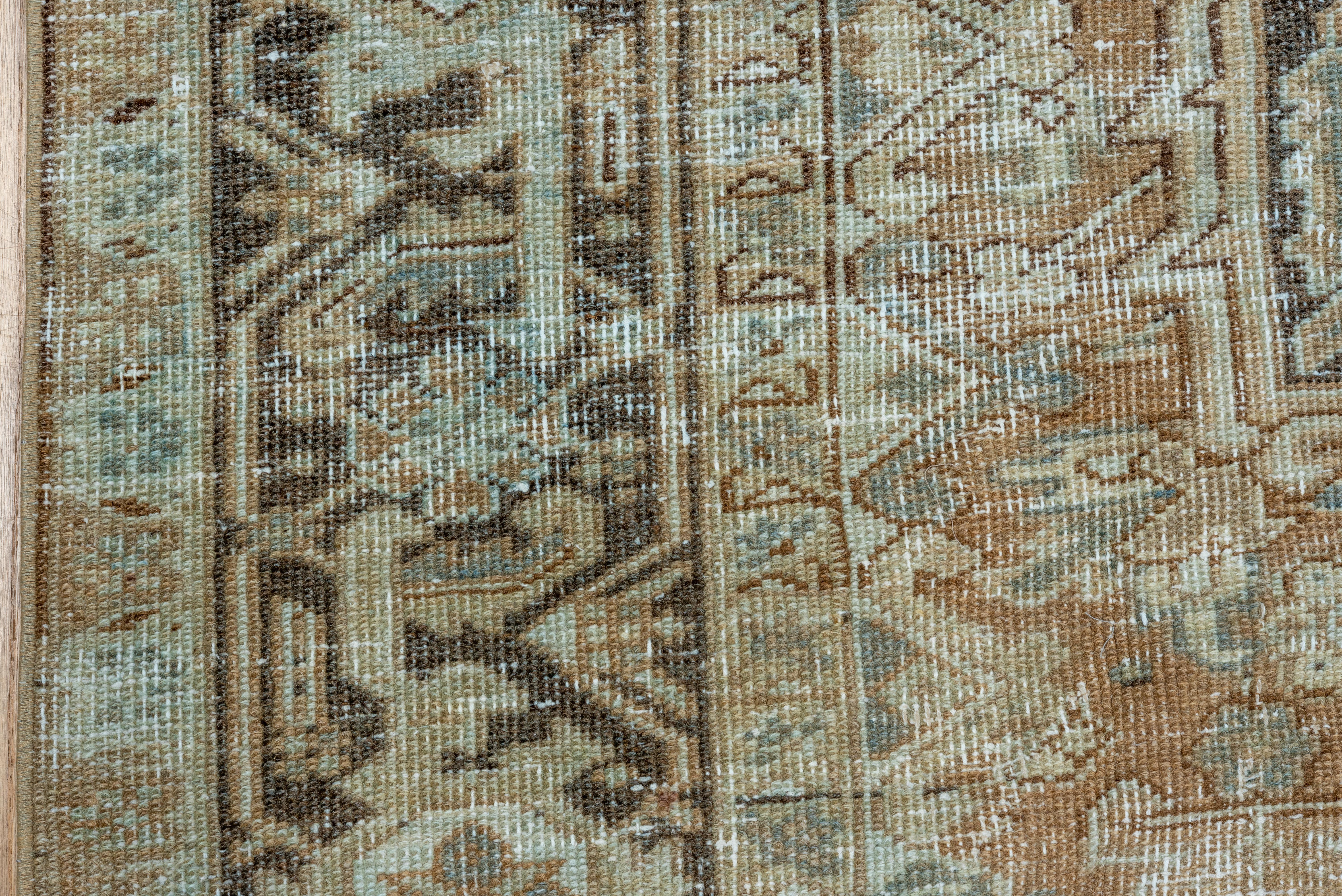 Wool Heriz Rug Soft Geometric Medallion Pattern For Sale