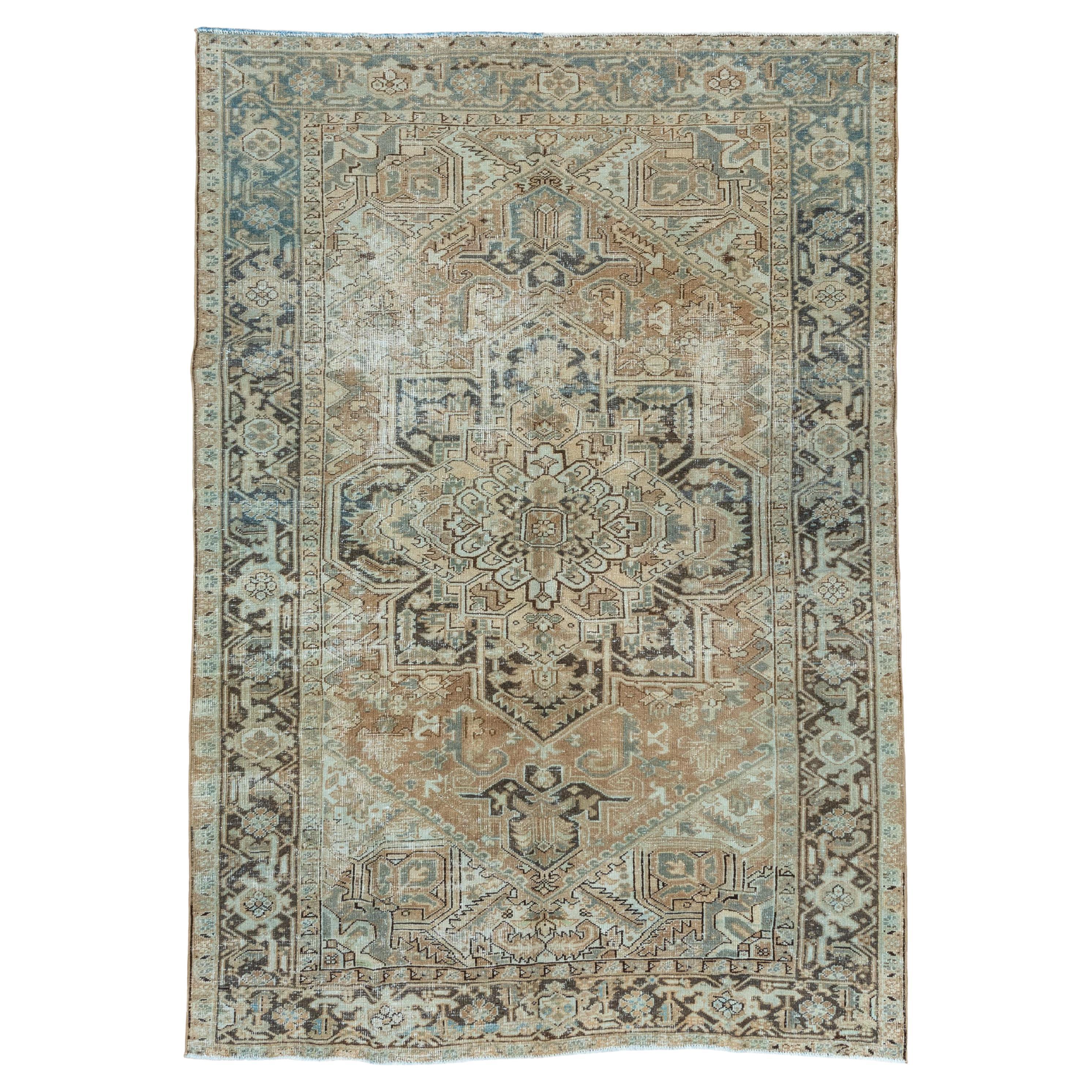 Heriz Rug Soft Geometric Medallion Pattern For Sale