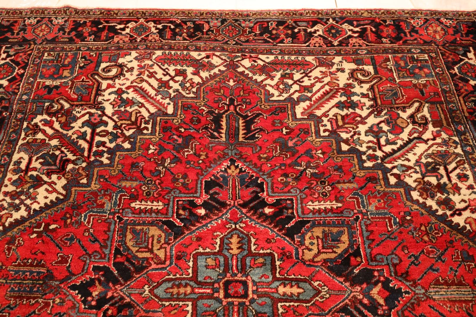Hand-Knotted Heriz Semi-Antique Rug - 8'0