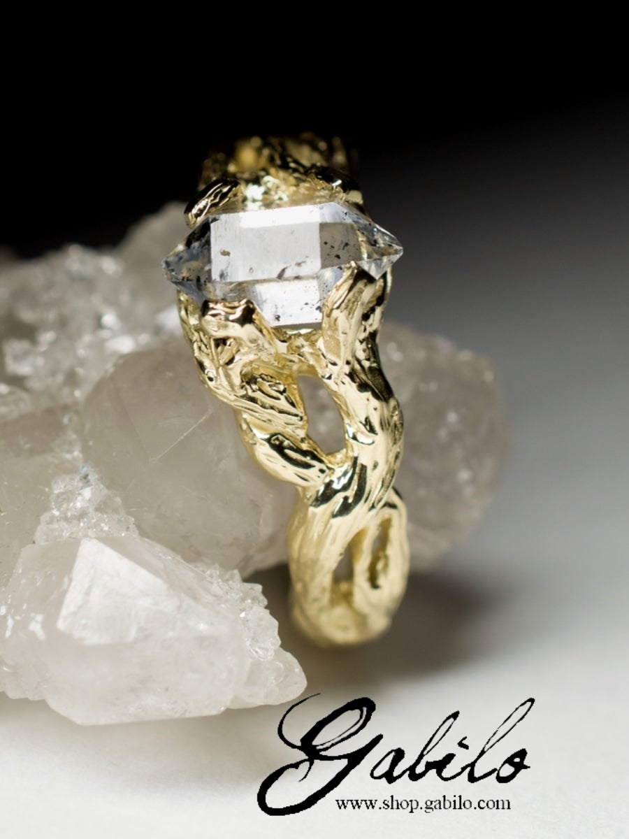14K yellow gold ring with natural Herkimer Diamond crystal (variety of rock crystal)

crystal origin - Pakistan

rock crystal weight - 1.25 carats

stone measurements - 0.16 х 0.2 х 0.31 in / 4 х 5 х 8 mm

ring size - 7.25 US

ring weight - 4.11