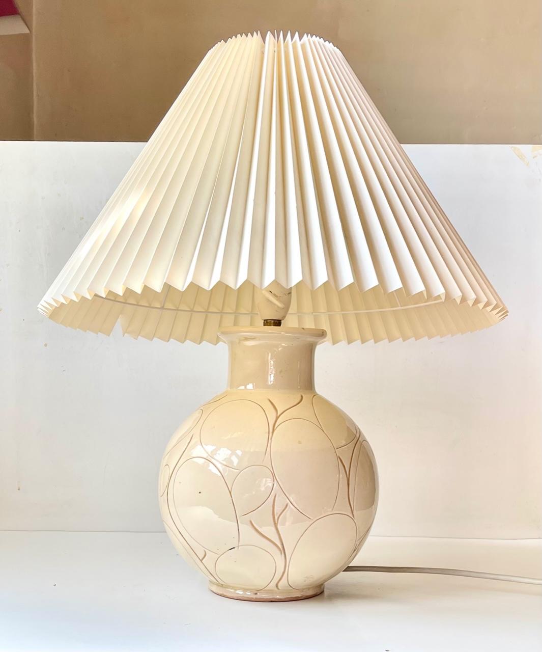 Art Nouveau Herman A. Kähler Ceramic Table Lamp in Creme Glaze, 1920s For Sale
