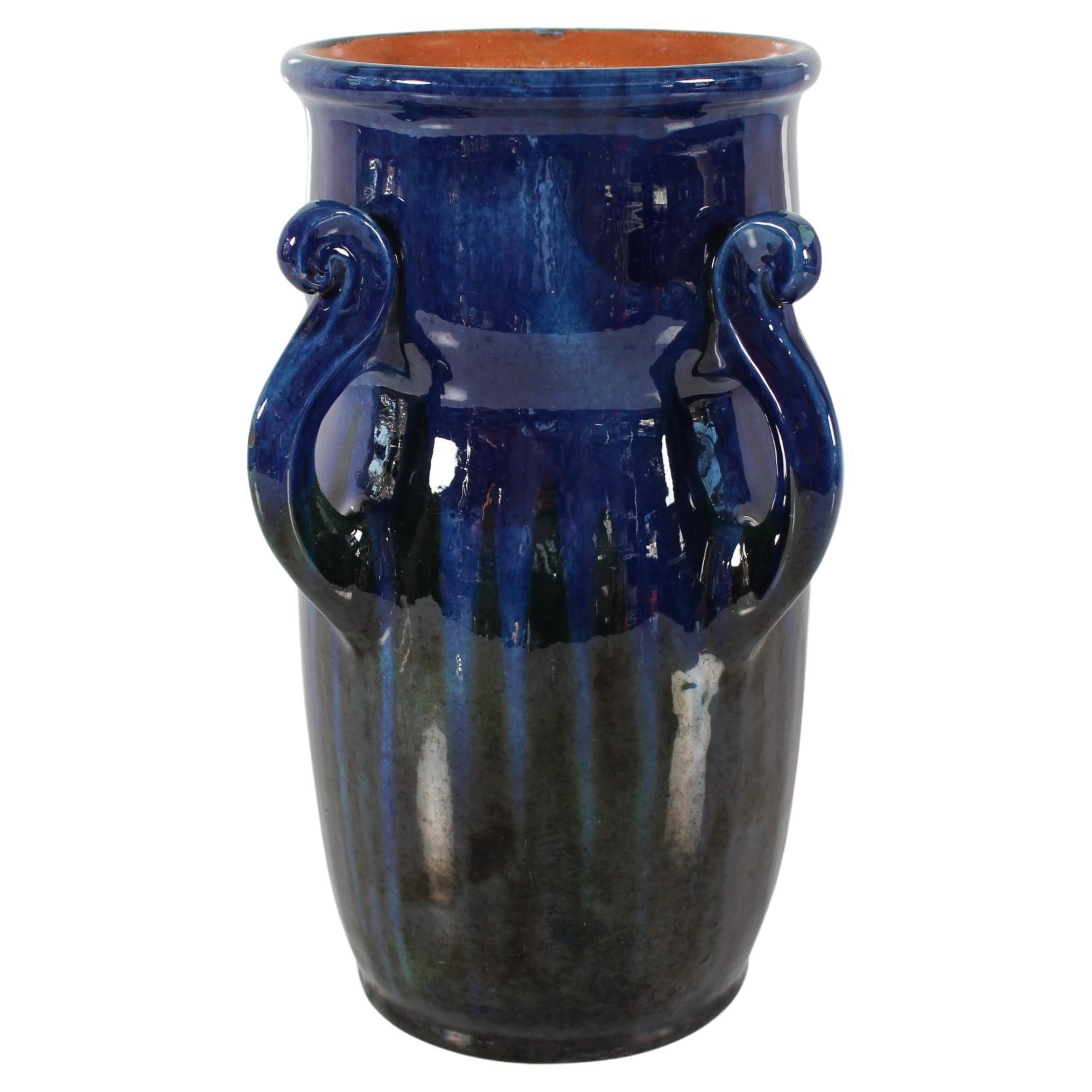 Vase sculptural Herman A. Kähler à glaçure bleue et verte Danemark vers 1910 en vente