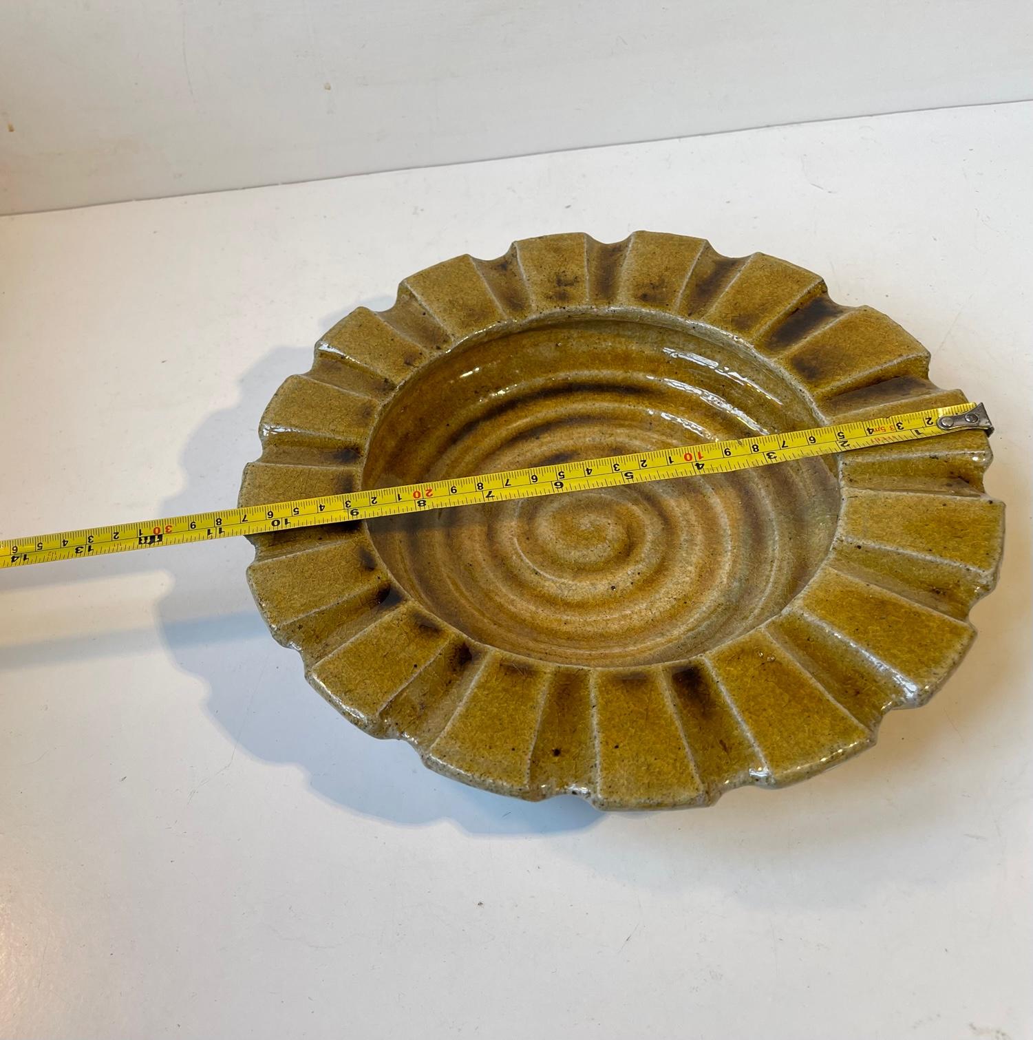 Herman August Kähler Art Deco Stoneware Bowl in Yellow Glaze, 1940s In Good Condition For Sale In Esbjerg, DK