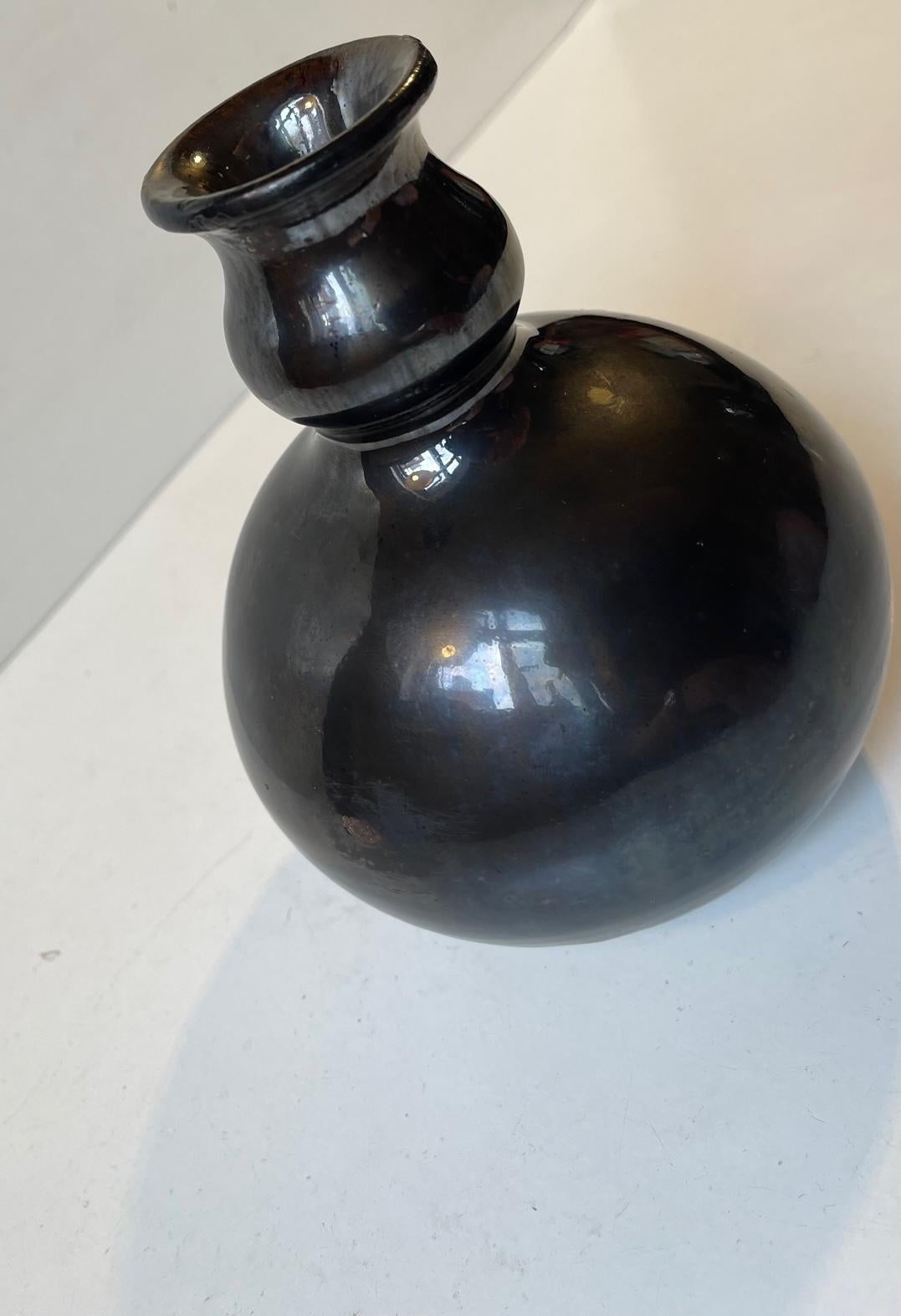 Herman August Kähler Art Deco Vase in Satin Black Glazed Pottery, 1920s In Good Condition In Esbjerg, DK