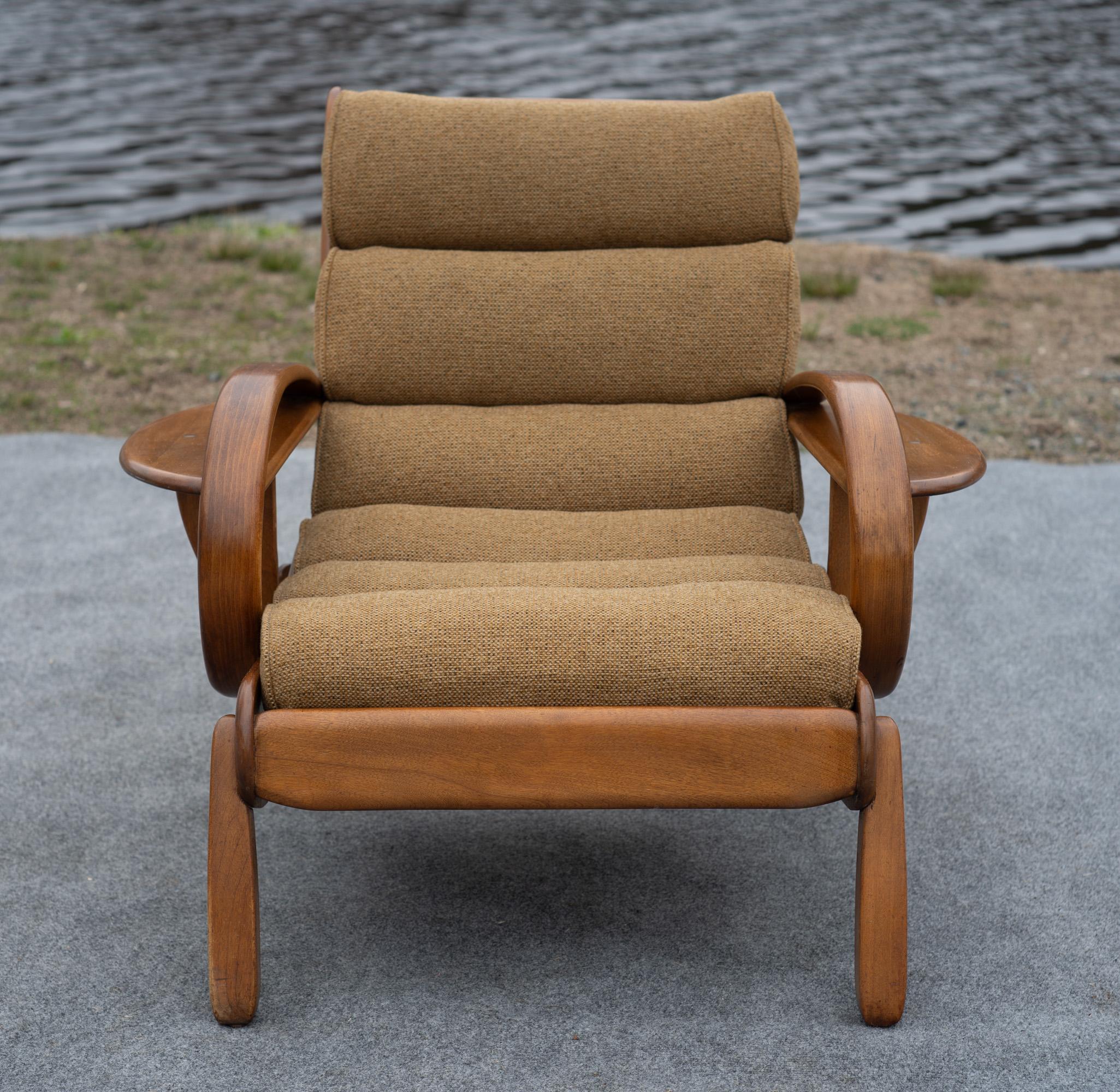 Designed by Herman de Vries, and made in Vermont, USA, this lounge chair features excellent construction, vintage design appeal, and unmatched comfort and user experience. This chair is made of solid maple throughout, from the frame to the arms. Not