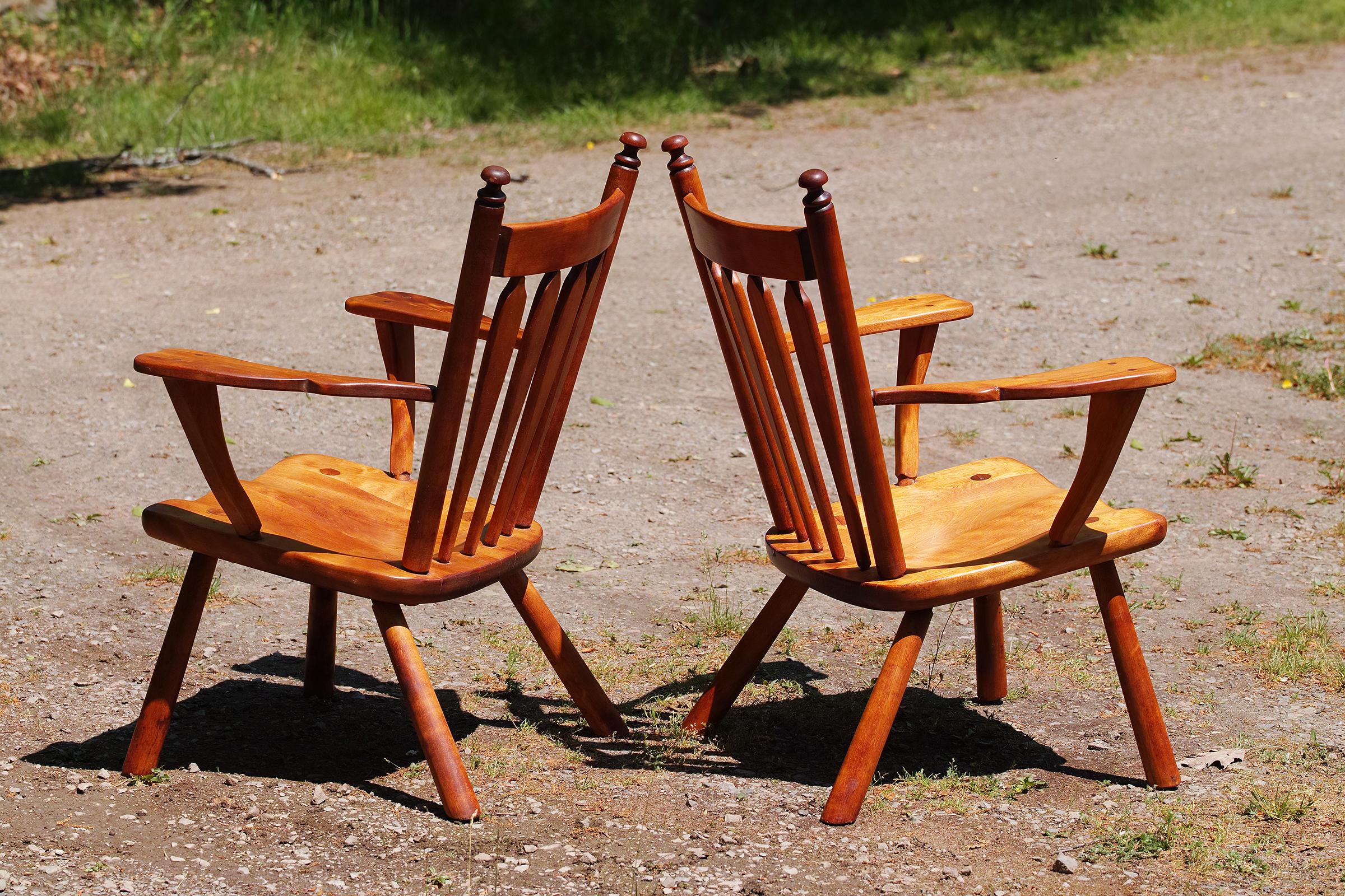 Herman DeVries für Cushman No. 5-82 Easy Chairs (Amerikanisch Kolonial) im Angebot