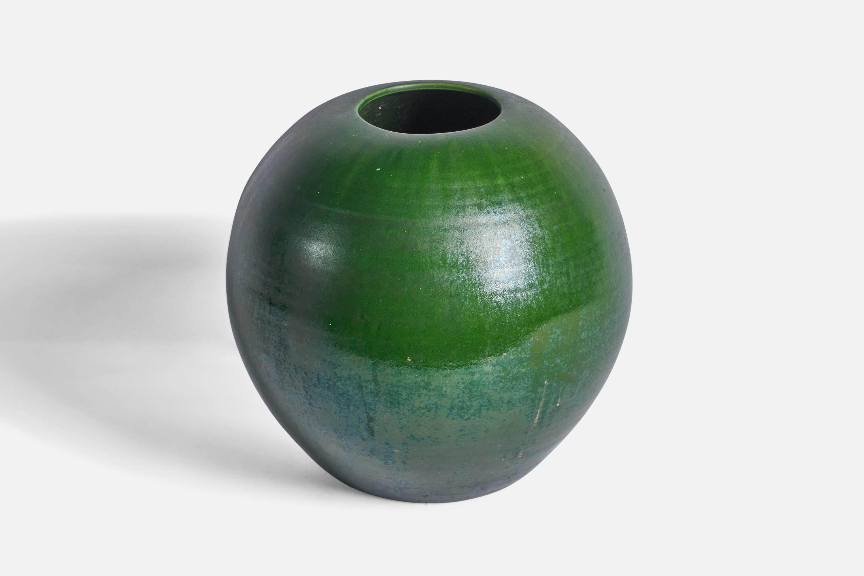 Herman Kähler, Sizeable vase, Earthenware, Denmark, 1920s In Good Condition For Sale In High Point, NC