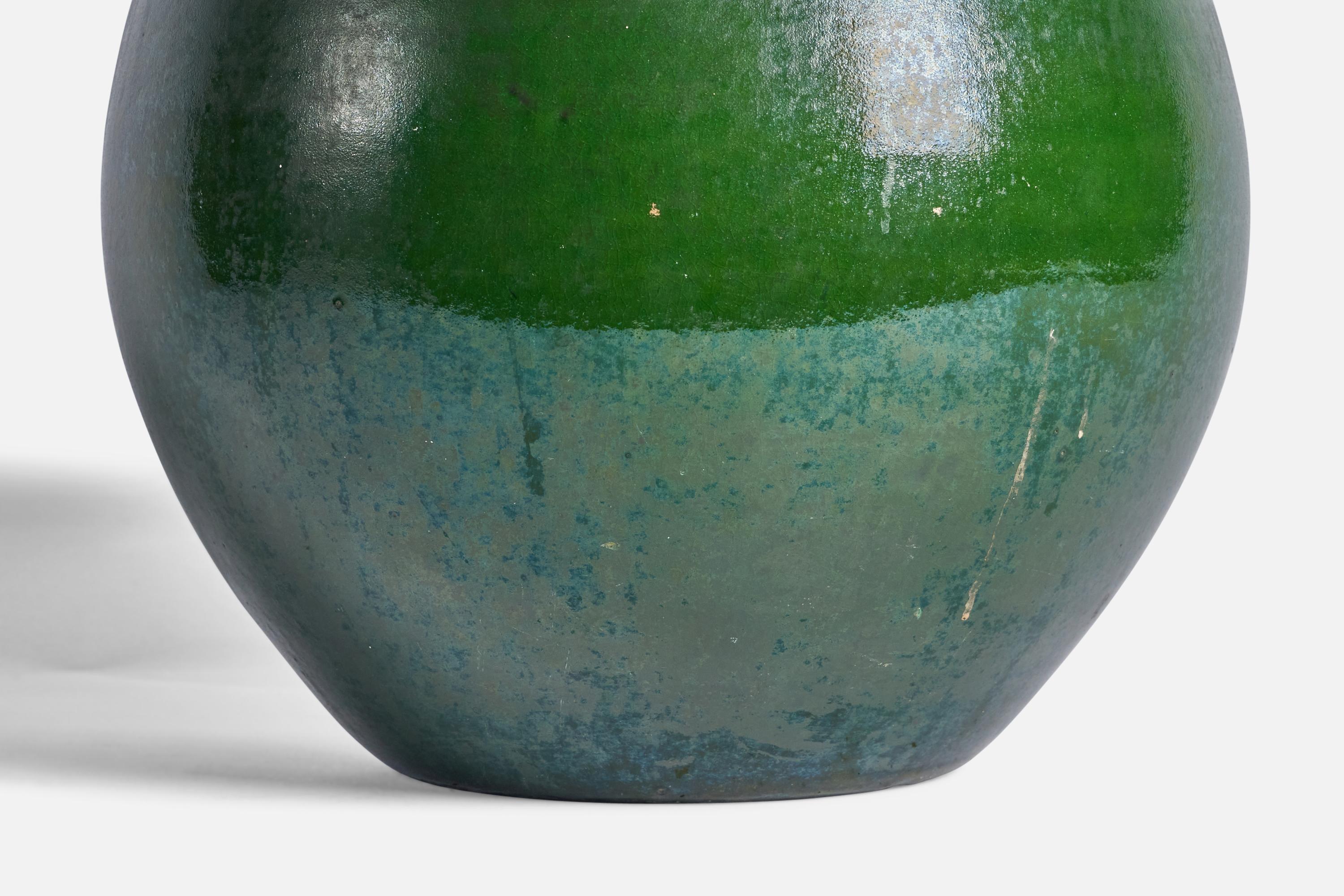 Herman Kähler, Sizeable vase, Earthenware, Denmark, 1920s For Sale 1