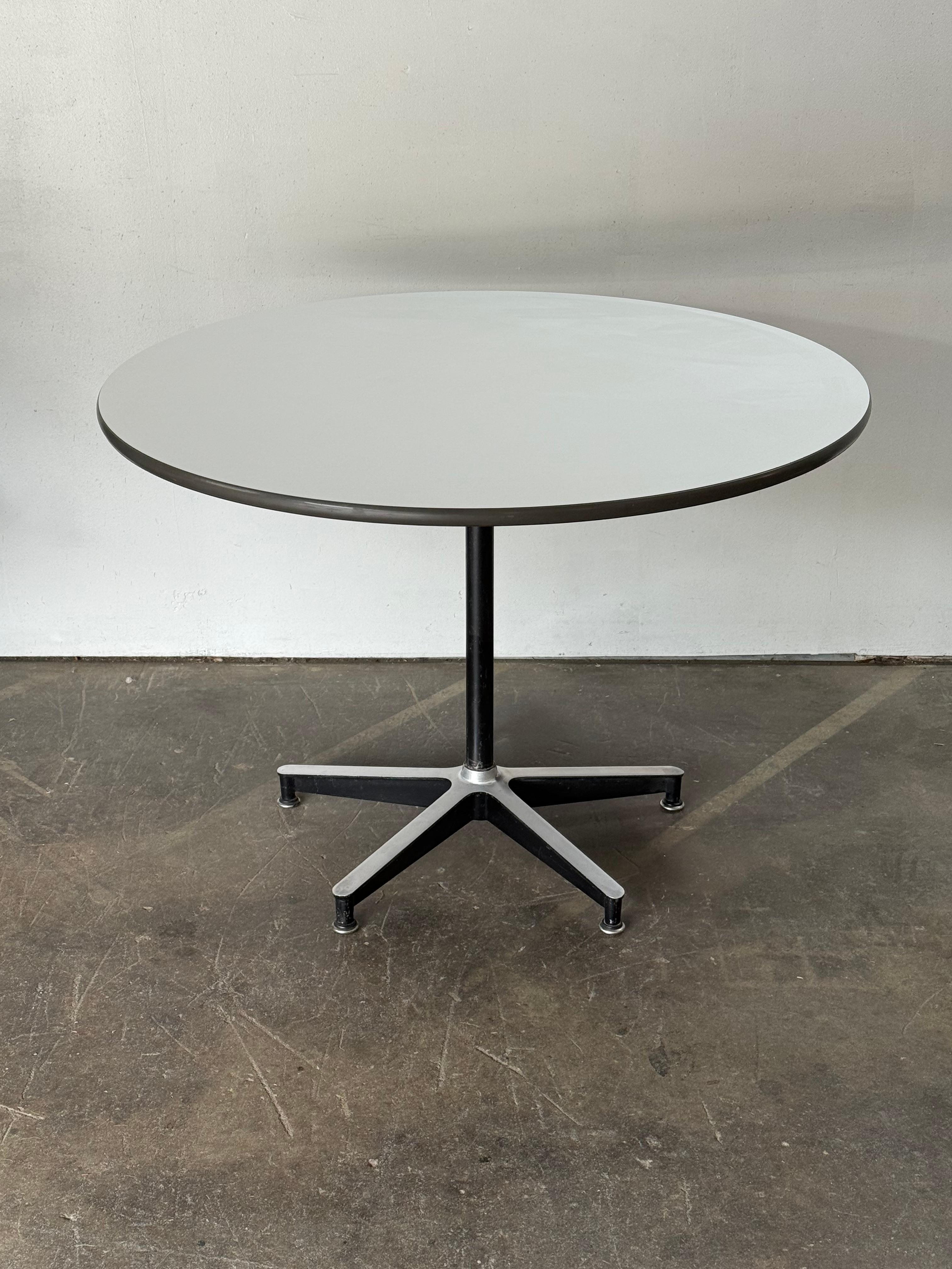 XX secolo Tavolo da pranzo Herman Miller 650 Eames in vendita