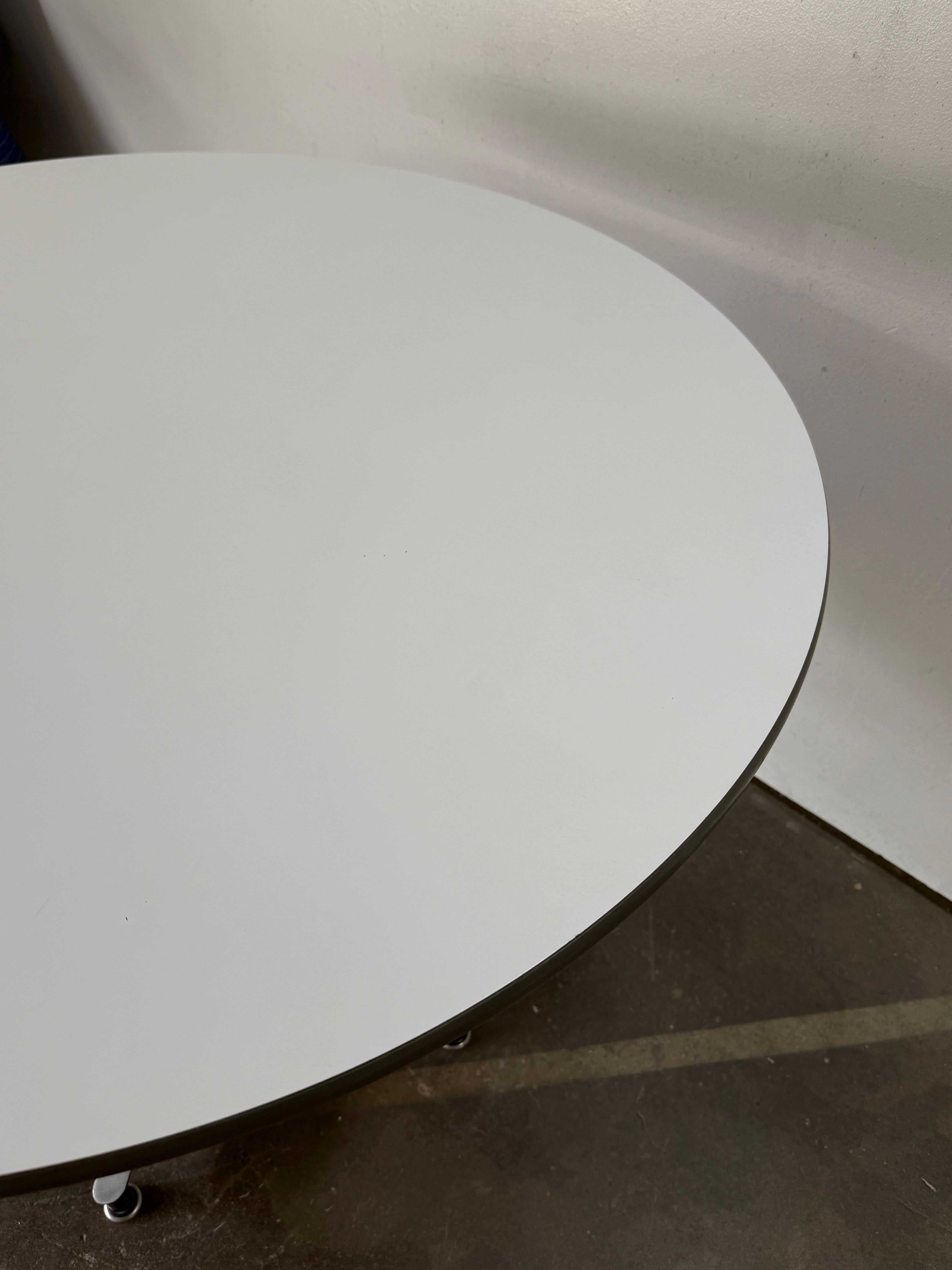 Alluminio Tavolo da pranzo Herman Miller 650 Eames in vendita