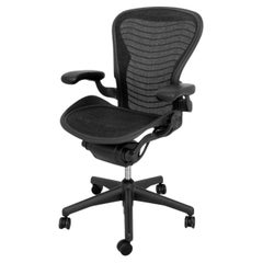 Verstellbarer Bürostuhl „Aeron“ von Herman Miller