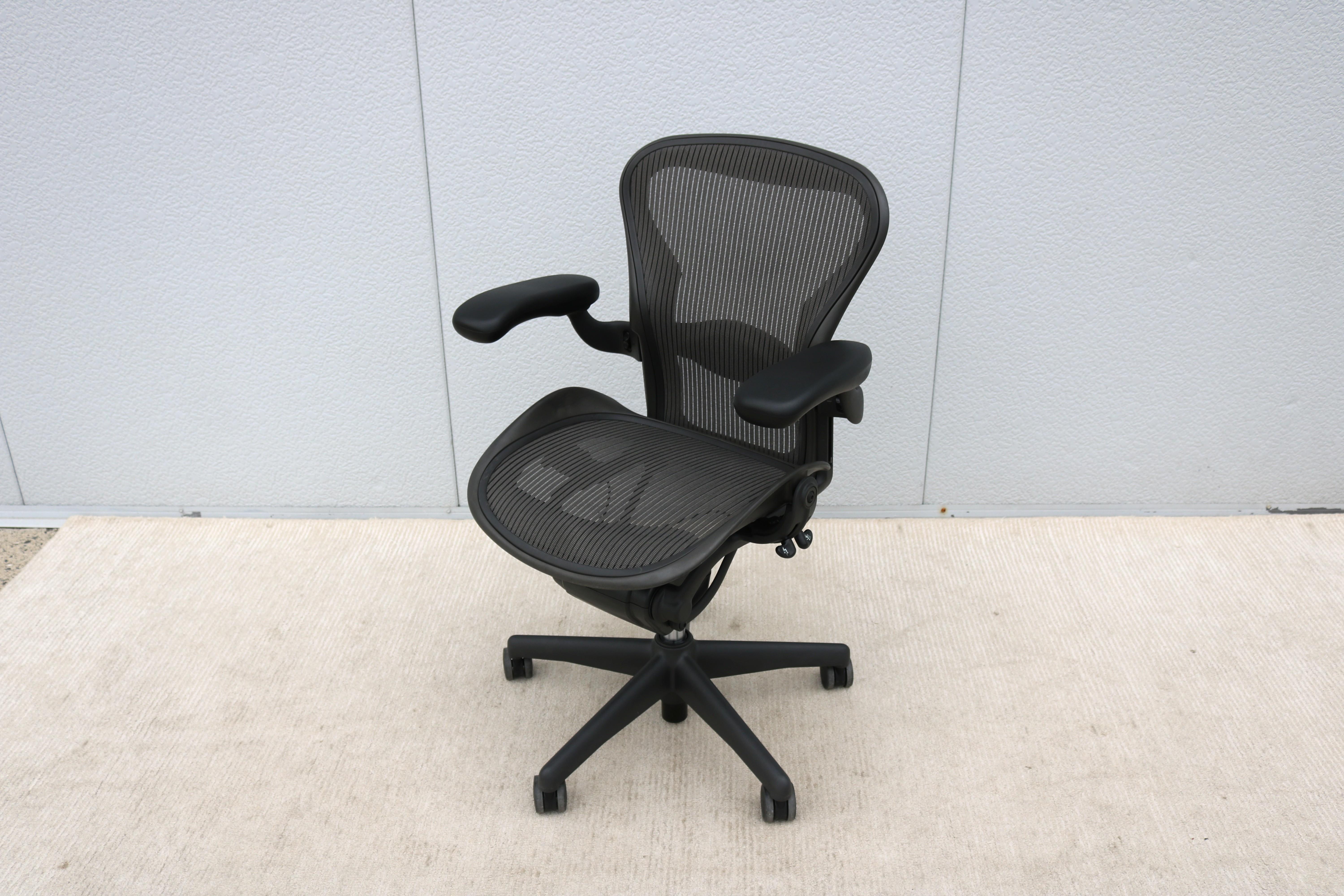 Aluminum Herman Miller Aeron Chair Size A Carbon Mesh & Graphite Frame, Fully Adjustable